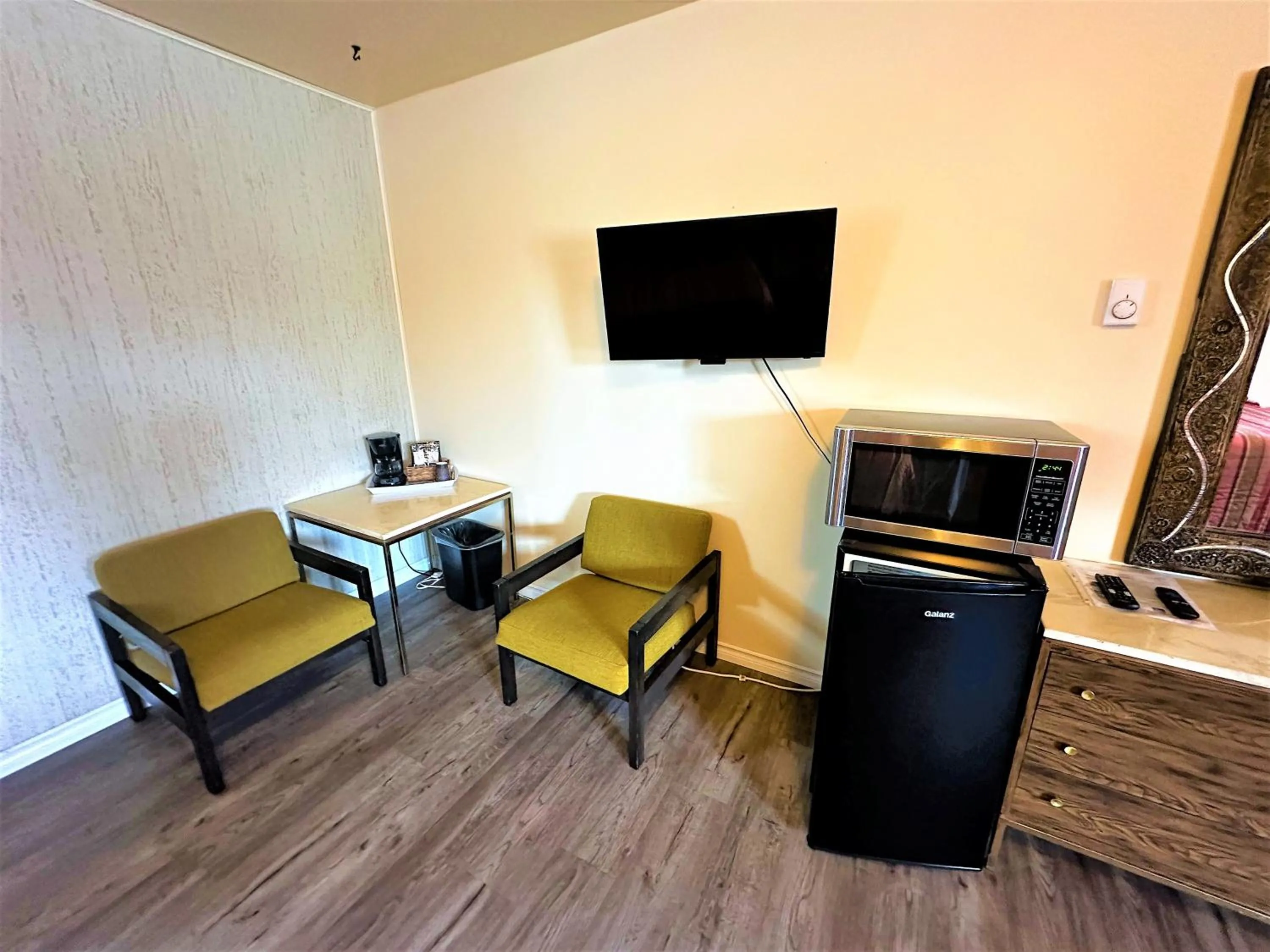 TV and multimedia in Red Top Motor Inn