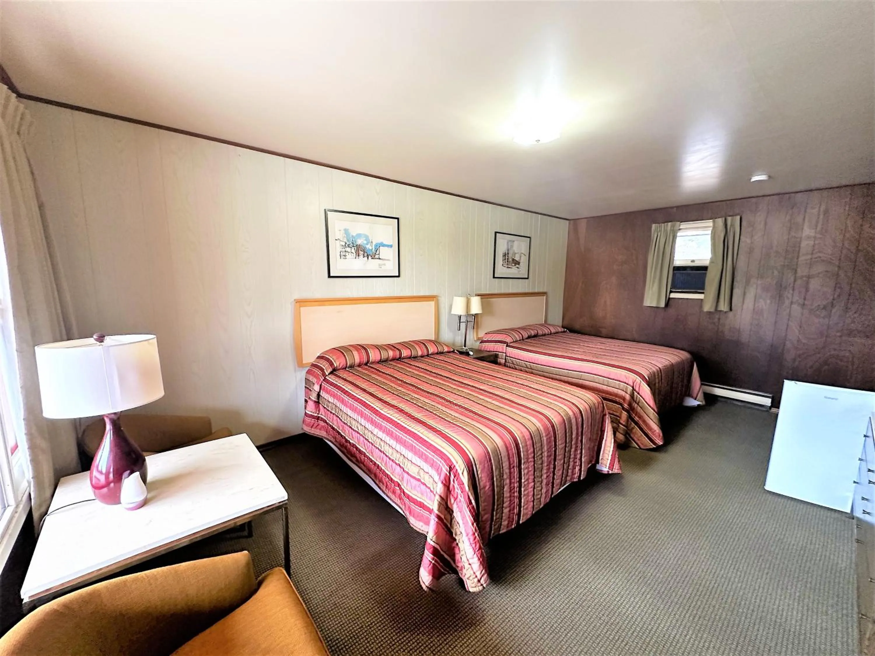 Bed in Red Top Motor Inn