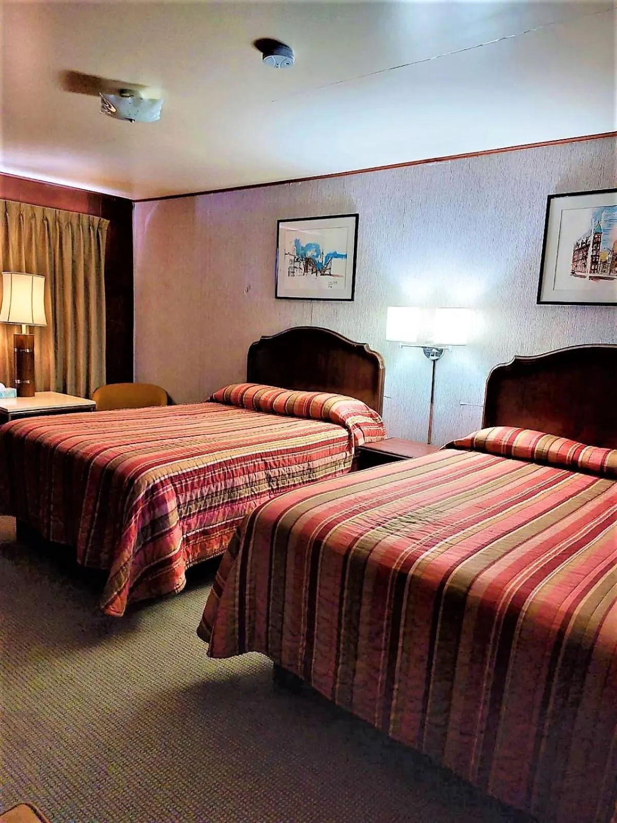 Bed in Red Top Motor Inn