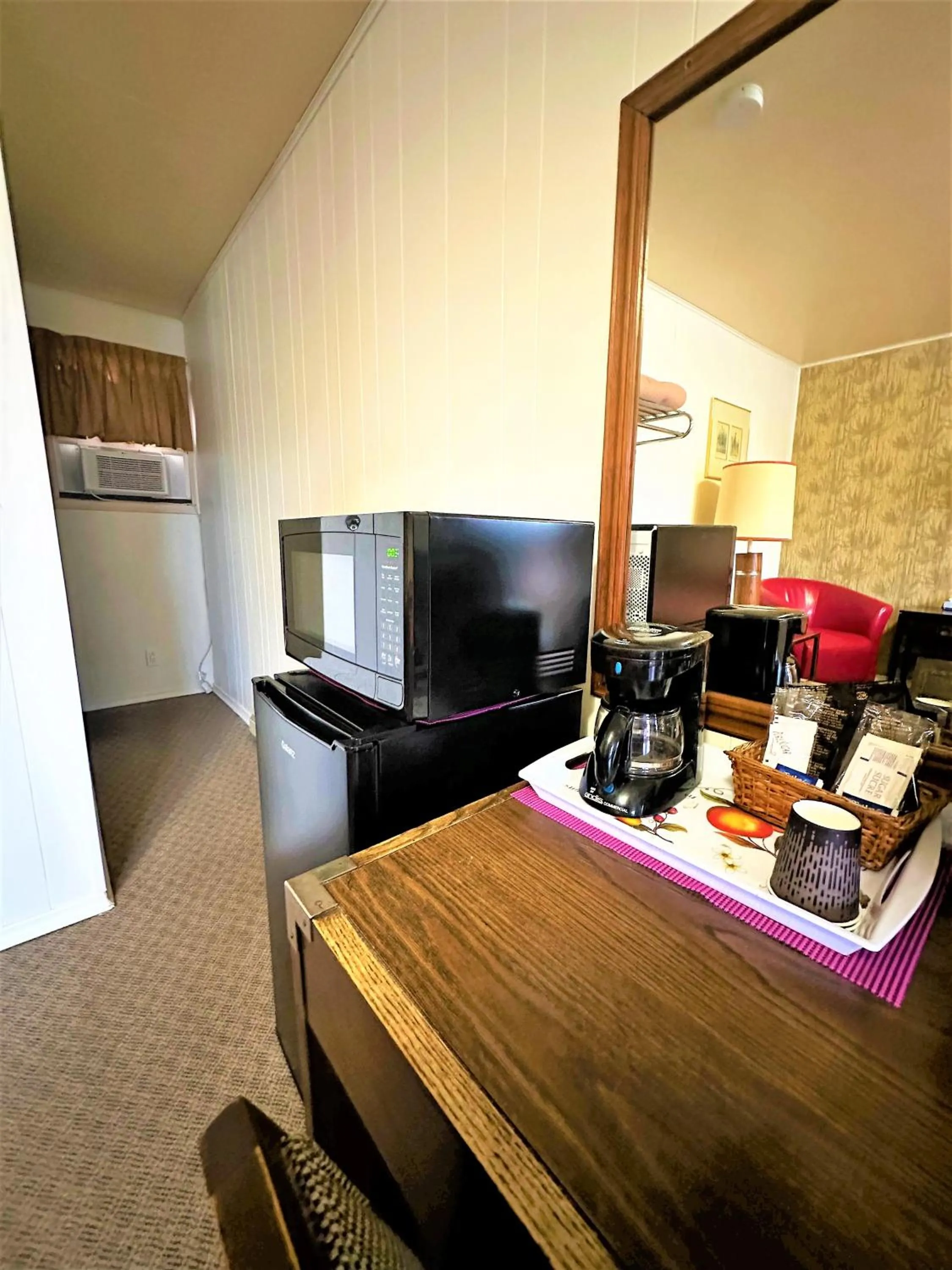 Coffee/tea facilities in Red Top Motor Inn