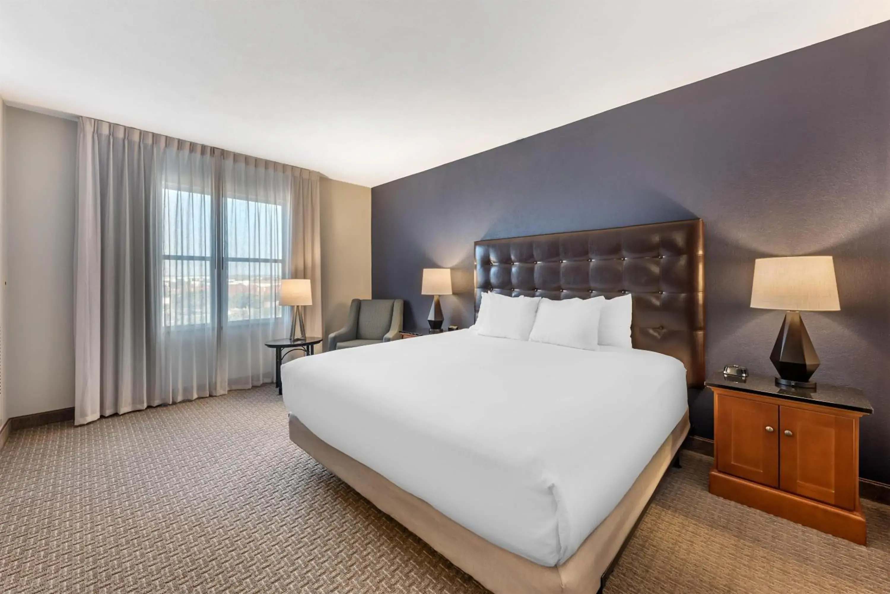 Bedroom, Bed in Drury Plaza Hotel San Antonio North Stone Oak Bedroom, Bed in Drury Plaza Hotel San Antonio North Stone Oak