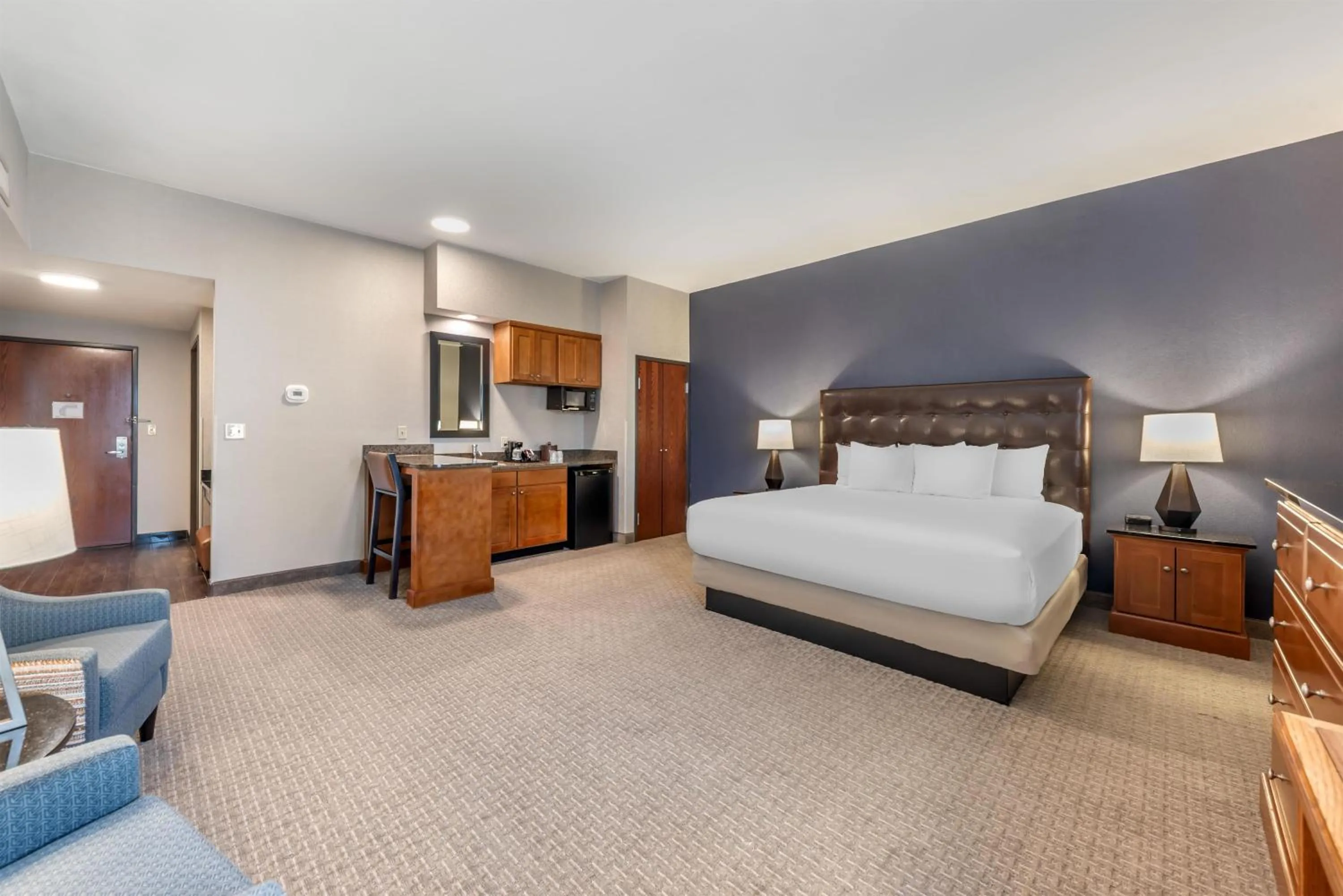 Bedroom, Bed in Drury Plaza Hotel San Antonio North Stone Oak