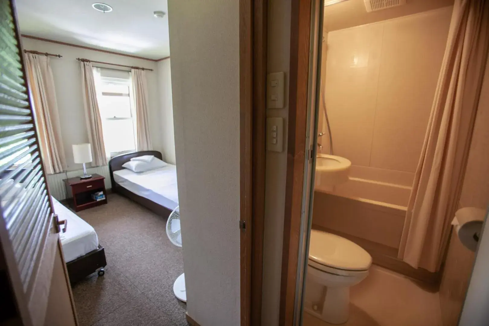 Twin Room with Private Bathroom in Niseko Ski Lodge - Higashiyama Twin Room with Private Bathroom in Niseko Ski Lodge - Higashiyama