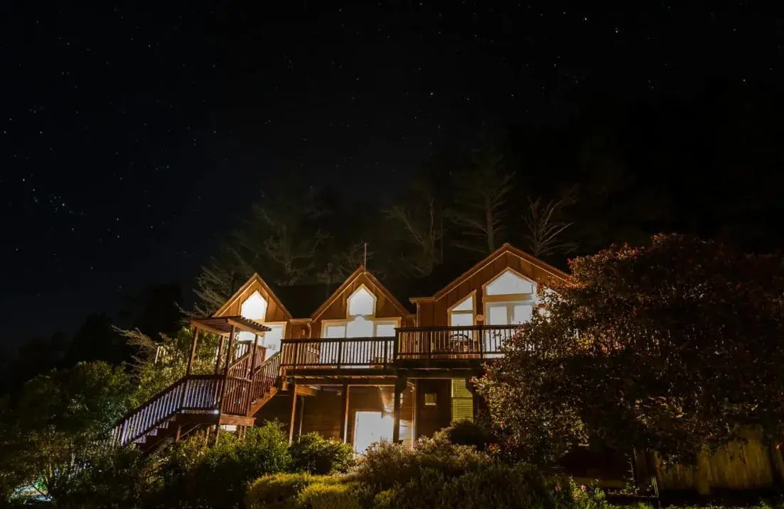 Property building in Inn at Schoolhouse Creek Property building in Inn at Schoolhouse Creek