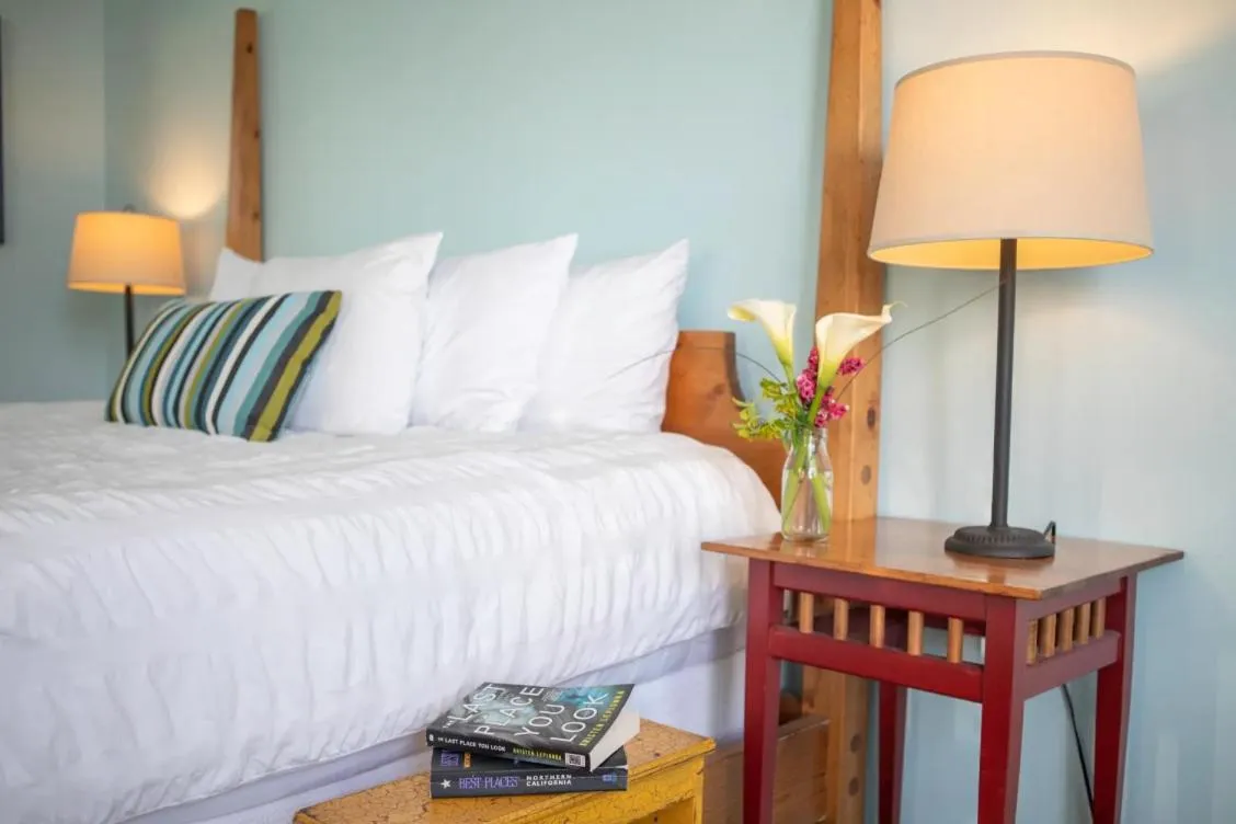 Bed in Inn at Schoolhouse Creek