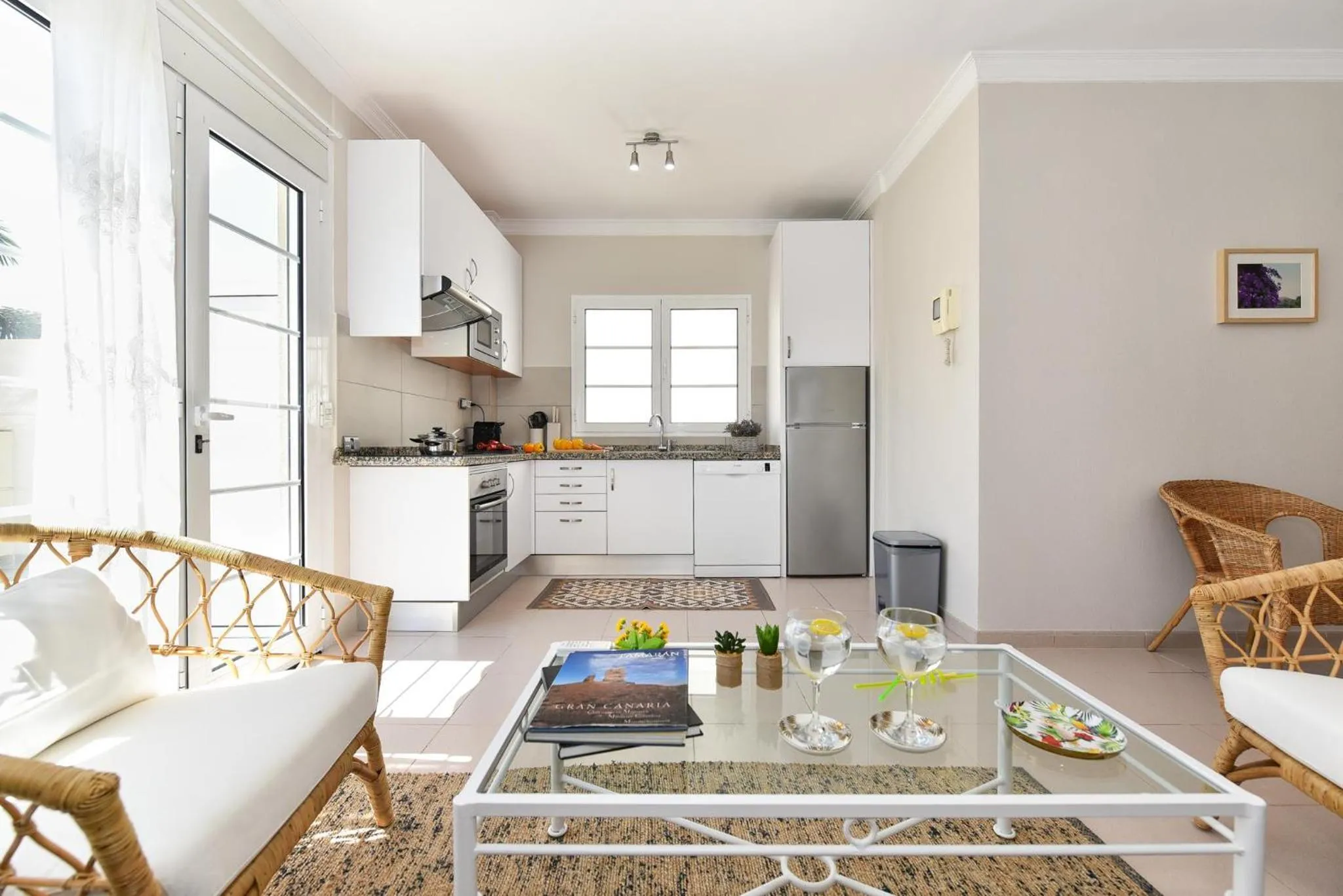 Kitchen or kitchenette in Penthouse Daniela in Puerto Mogan IX