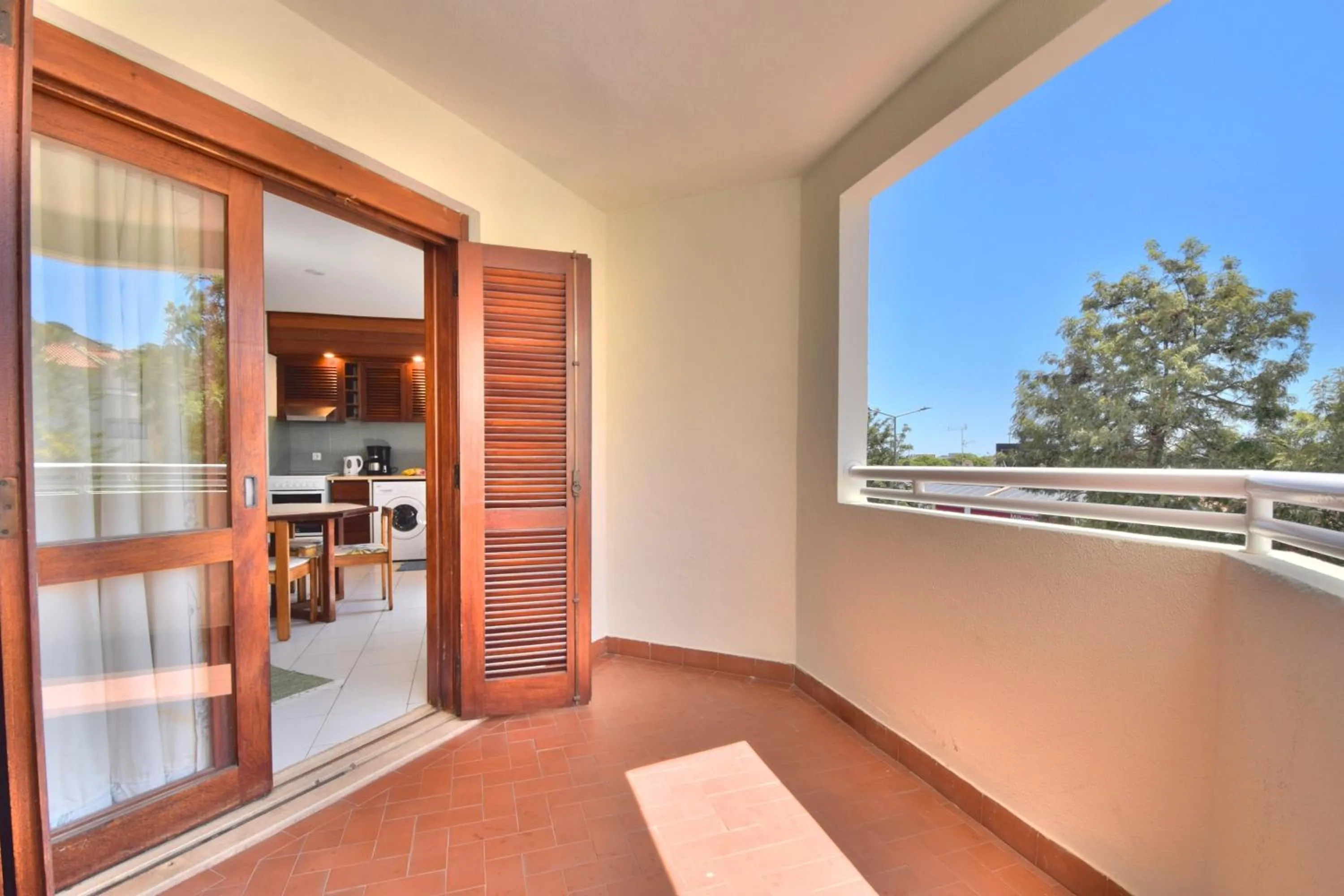 Balcony/Terrace in Bellavista Avenida By BeGuest