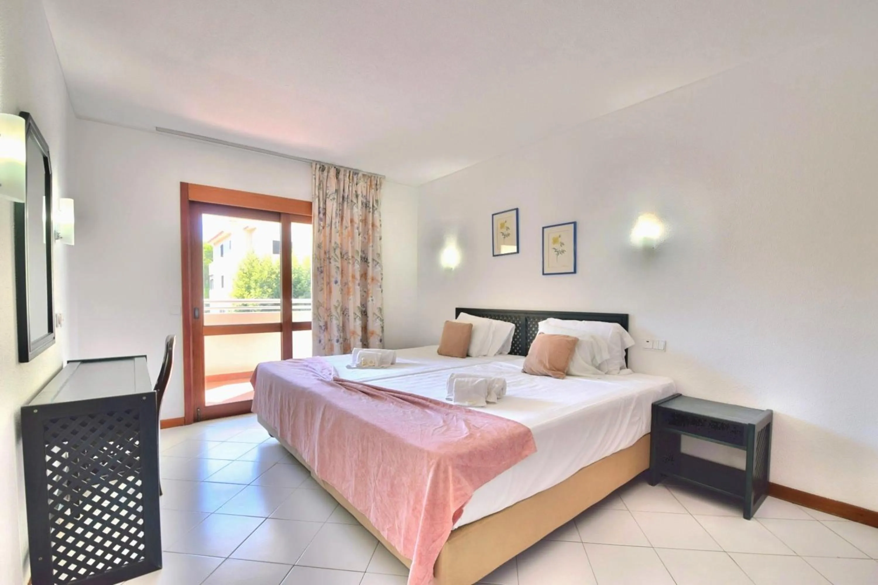 Bedroom, Bed in Bellavista Avenida By BeGuest