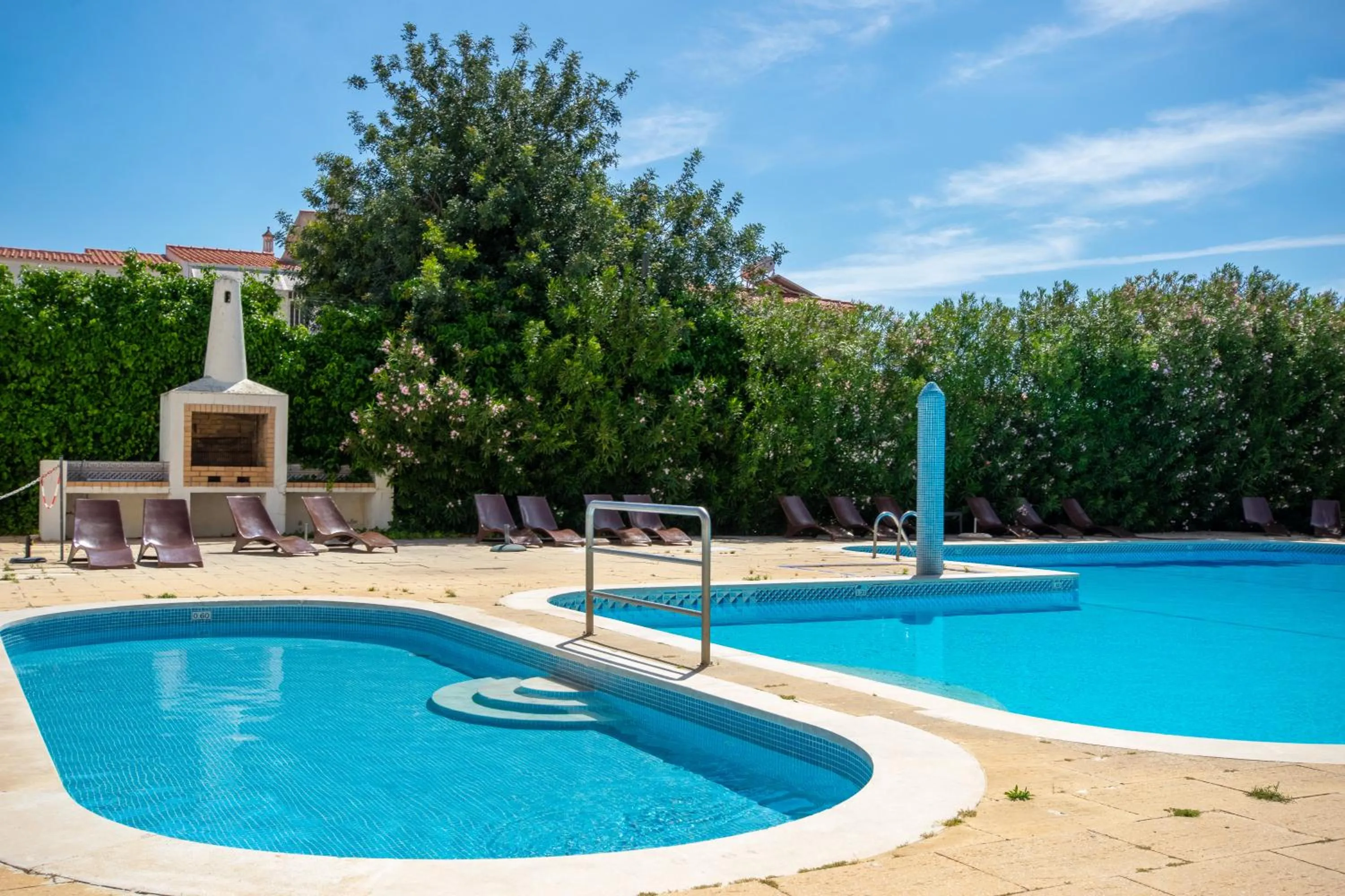 Property building in Bellavista Avenida By BeGuest