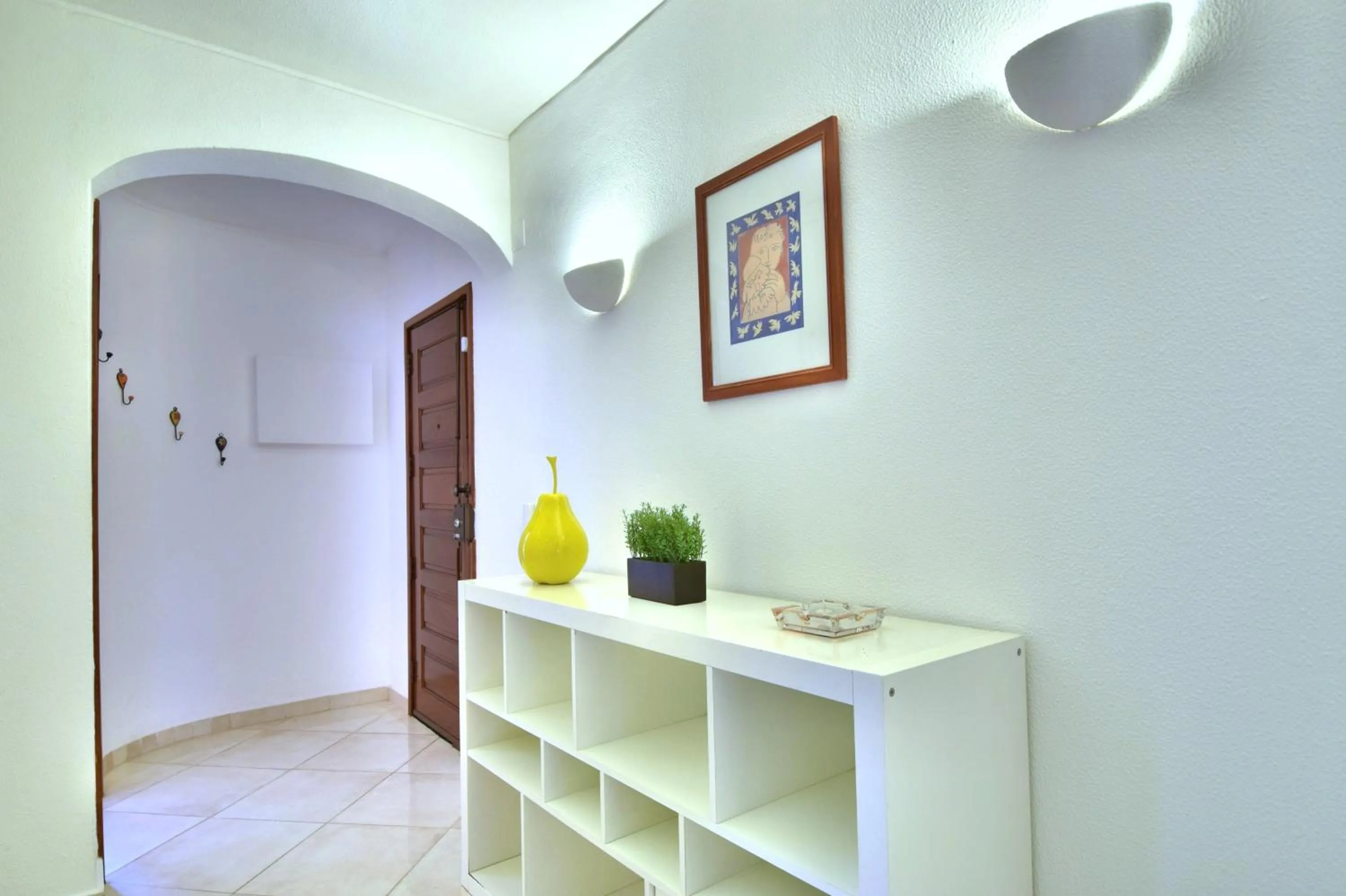 Facade/entrance in Bellavista Avenida By BeGuest