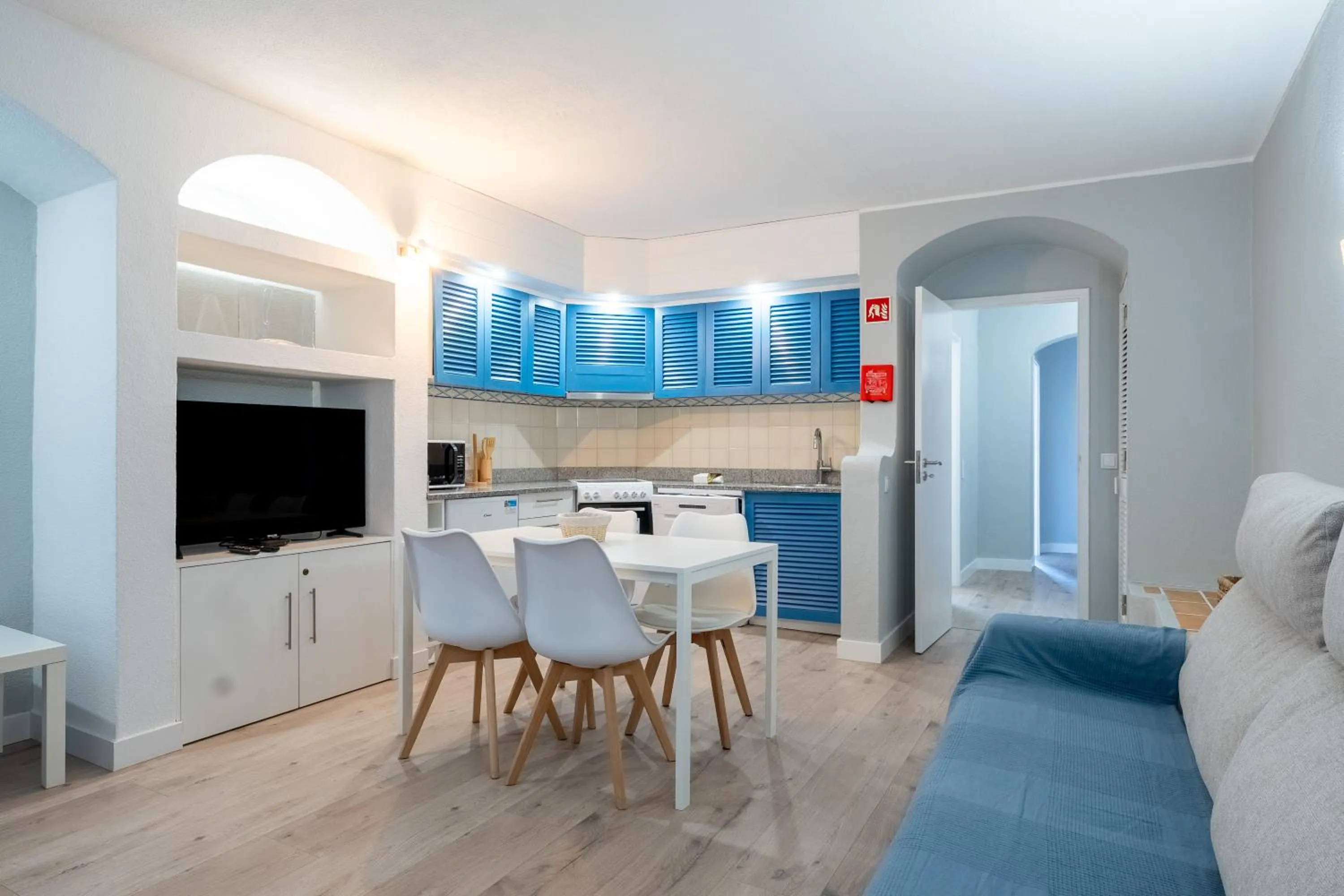 Dining area in Bellavista Avenida By BeGuest