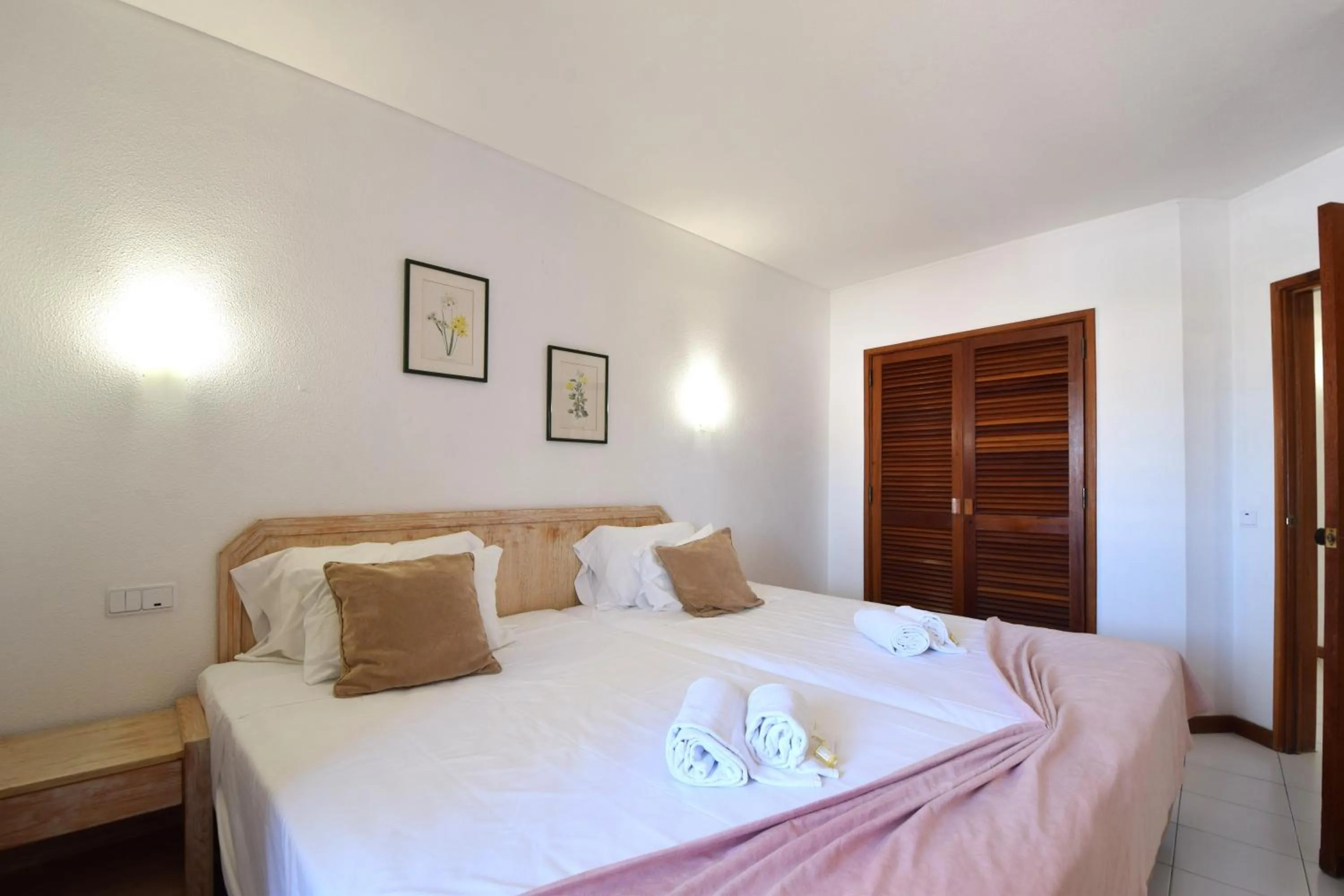 Bedroom, Bed in Bellavista Avenida By BeGuest