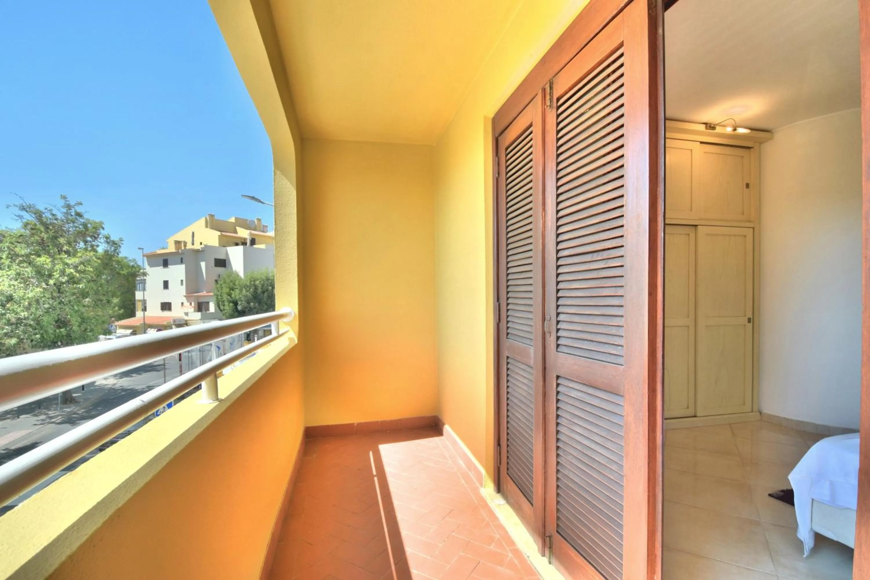 Balcony/Terrace in Bellavista Avenida By BeGuest