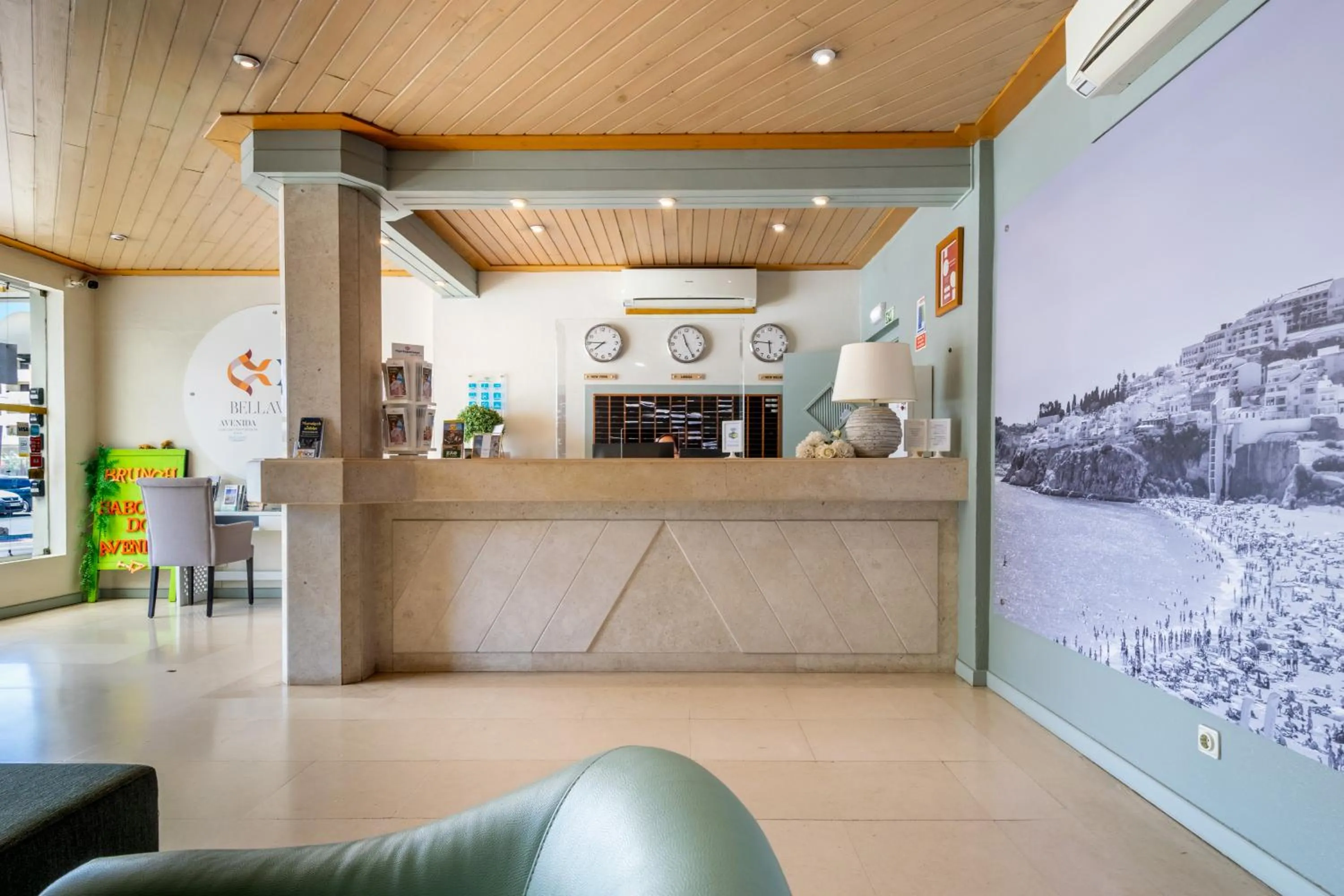 Lobby or reception in Bellavista Avenida By BeGuest