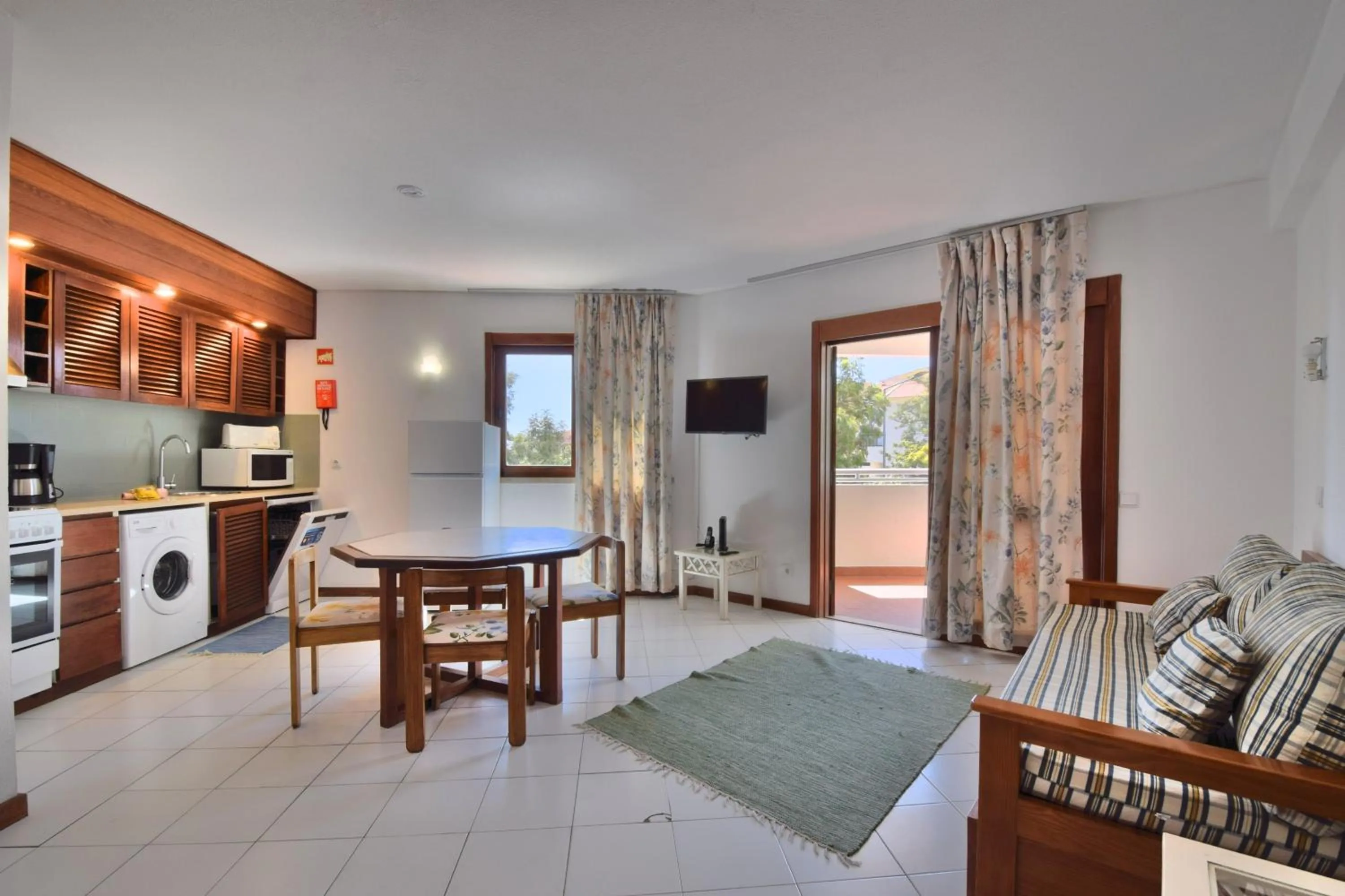 Kitchen or kitchenette in Bellavista Avenida By BeGuest