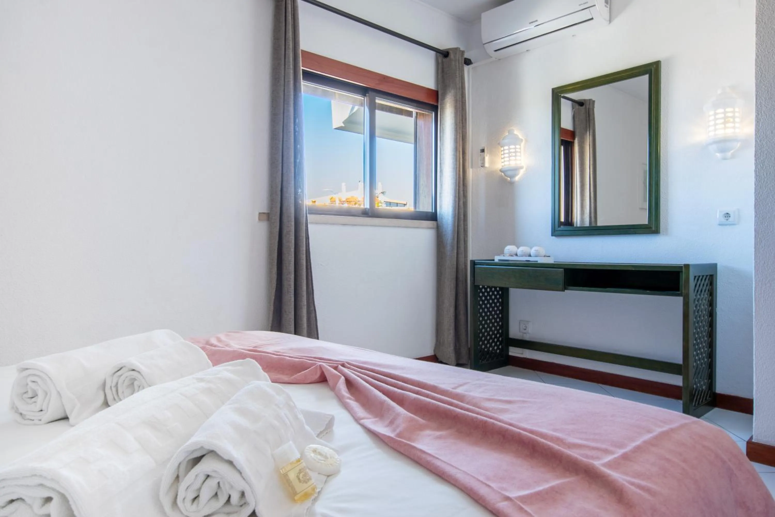 Bedroom, Bed in Bellavista Avenida By BeGuest