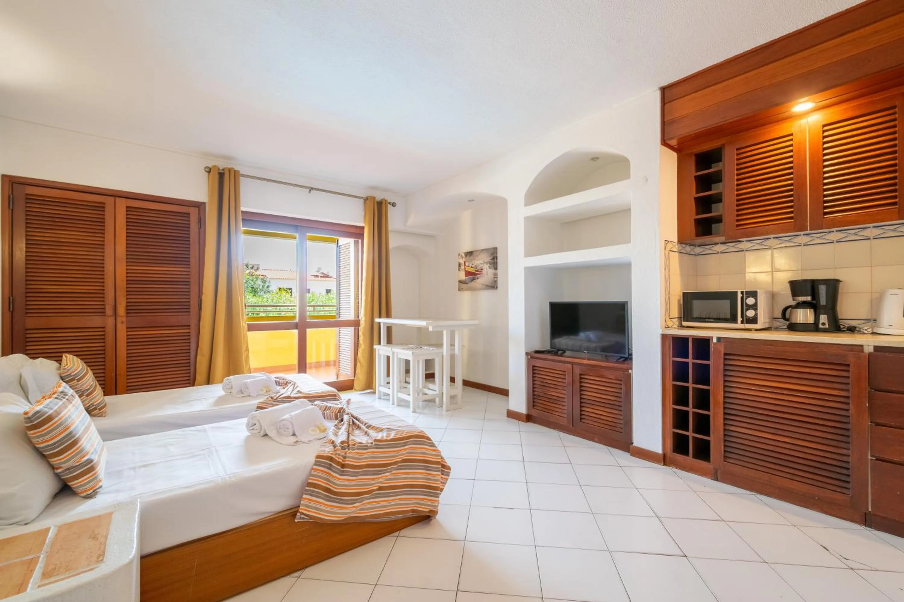 Photo of the whole room in Bellavista Avenida By BeGuest