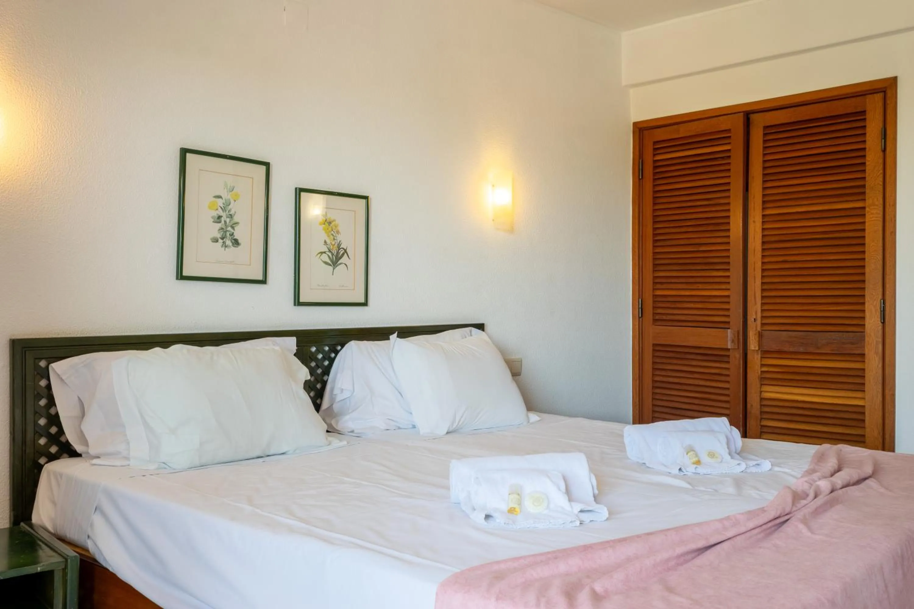 Bedroom, Bed in Bellavista Avenida By BeGuest