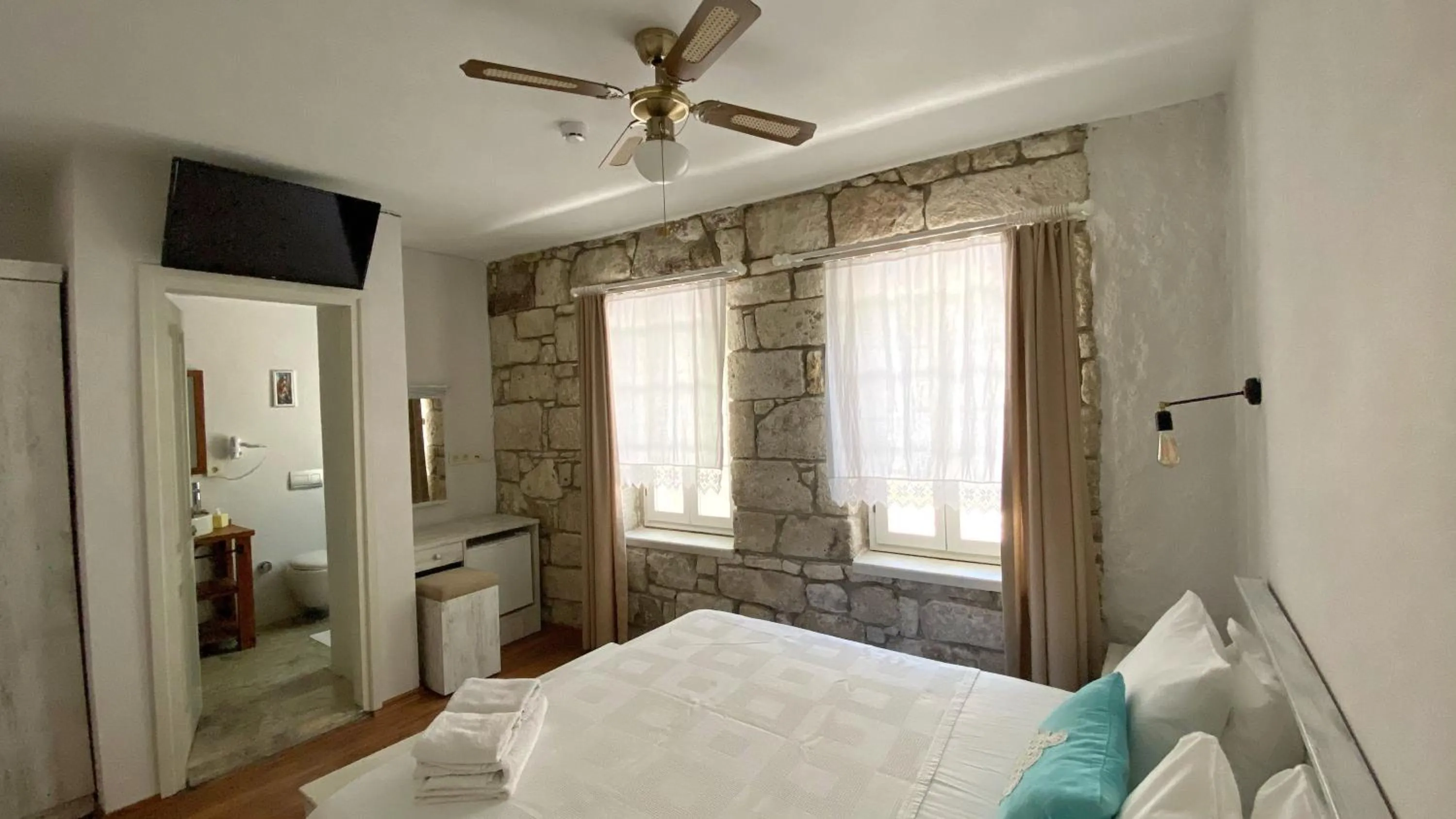 Photo of the whole room, Bed in Oberj d'Azur Alaçatı