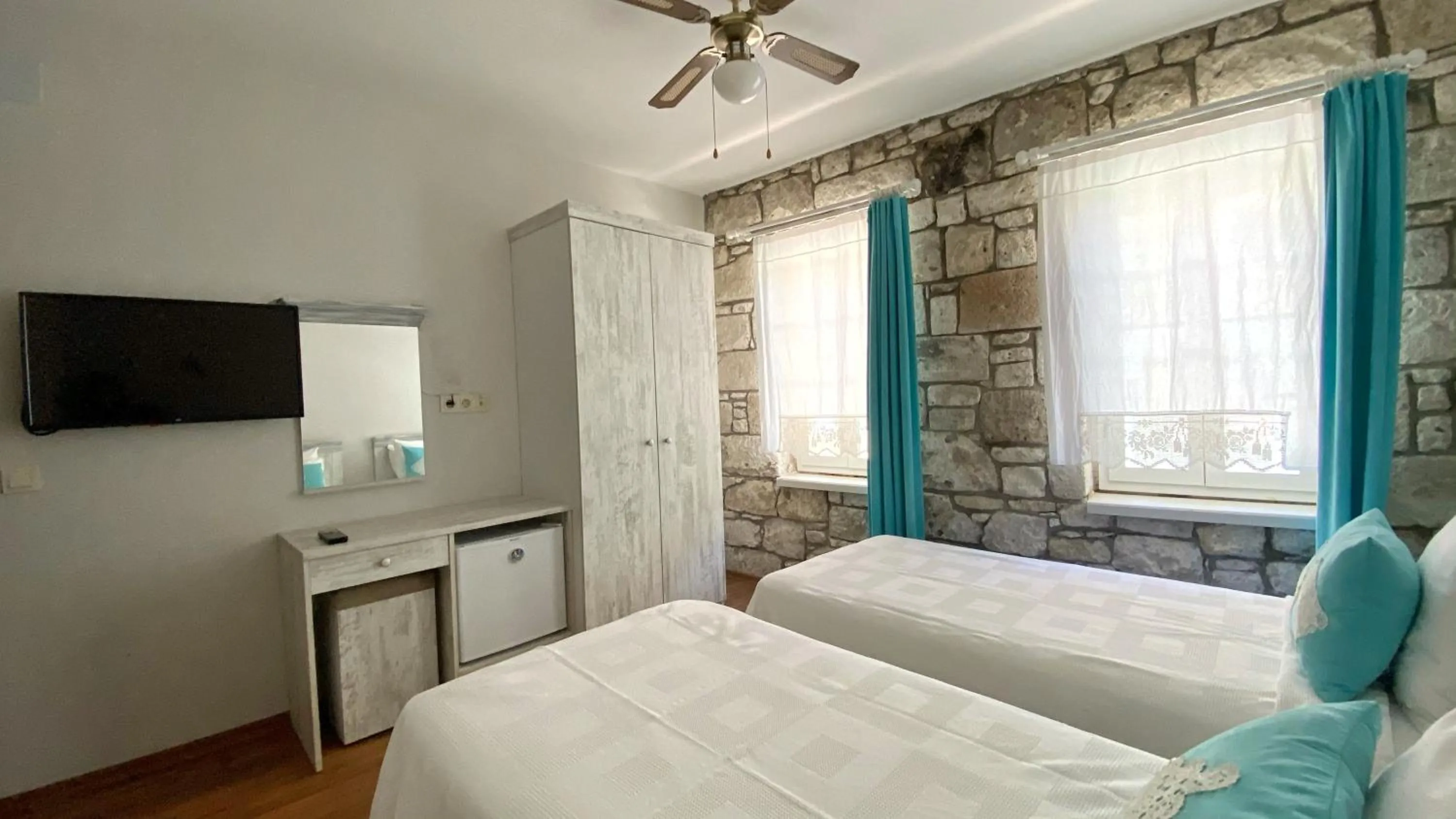 Photo of the whole room, Bed in Oberj d'Azur Alaçatı