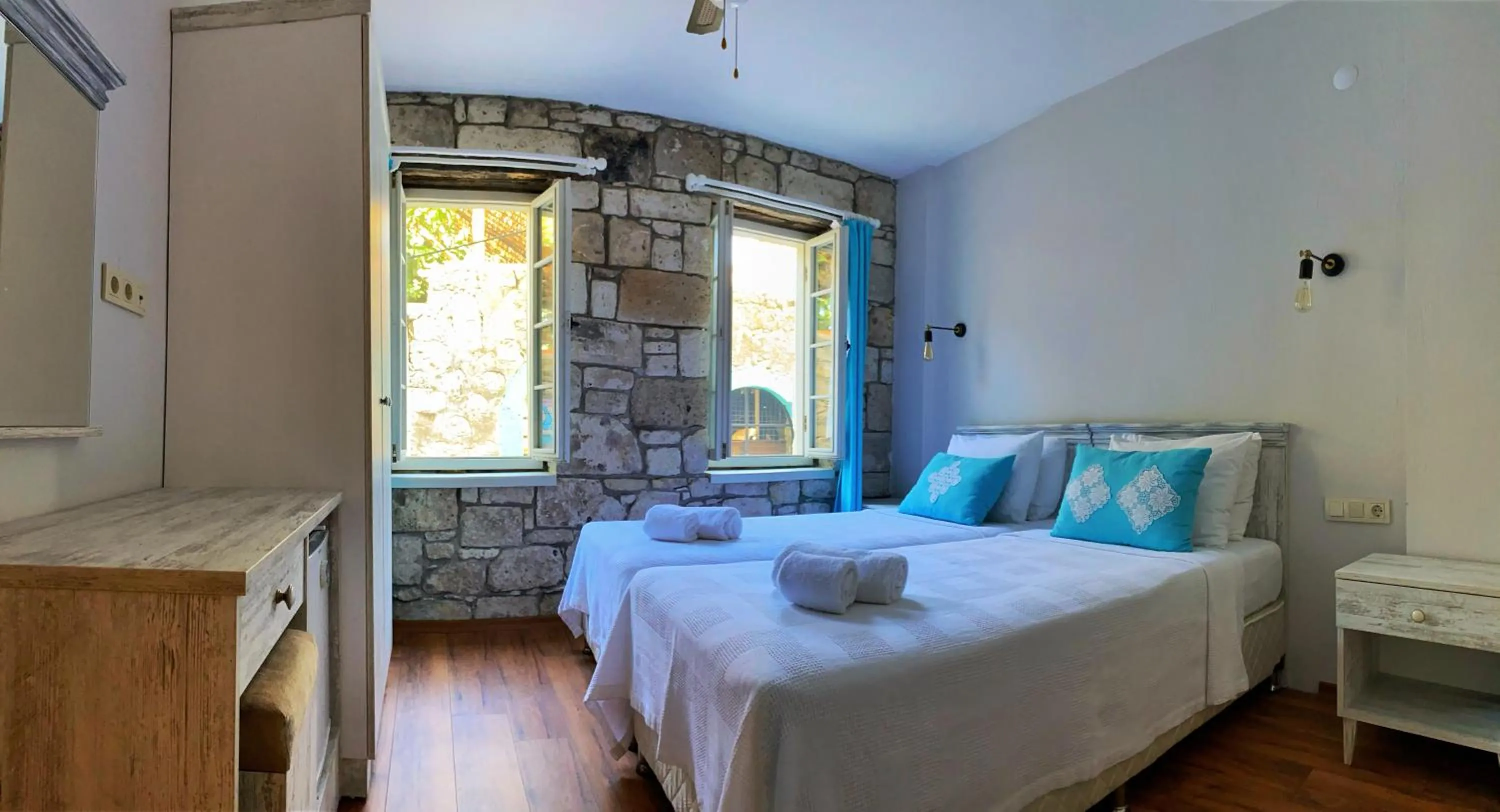 Photo of the whole room, Bed in Oberj d'Azur Alaçatı