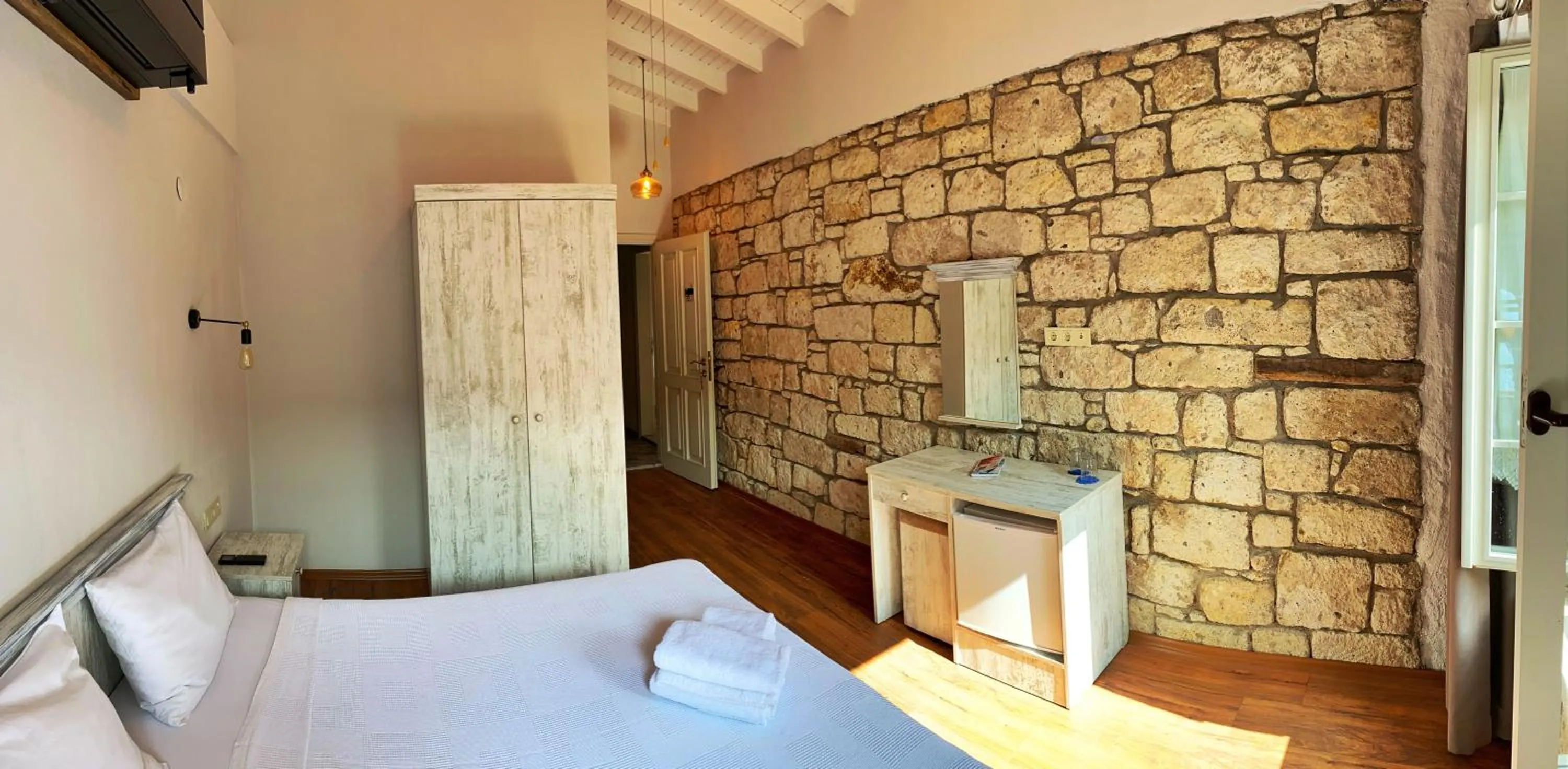 Photo of the whole room, Bed in Oberj d'Azur Alaçatı