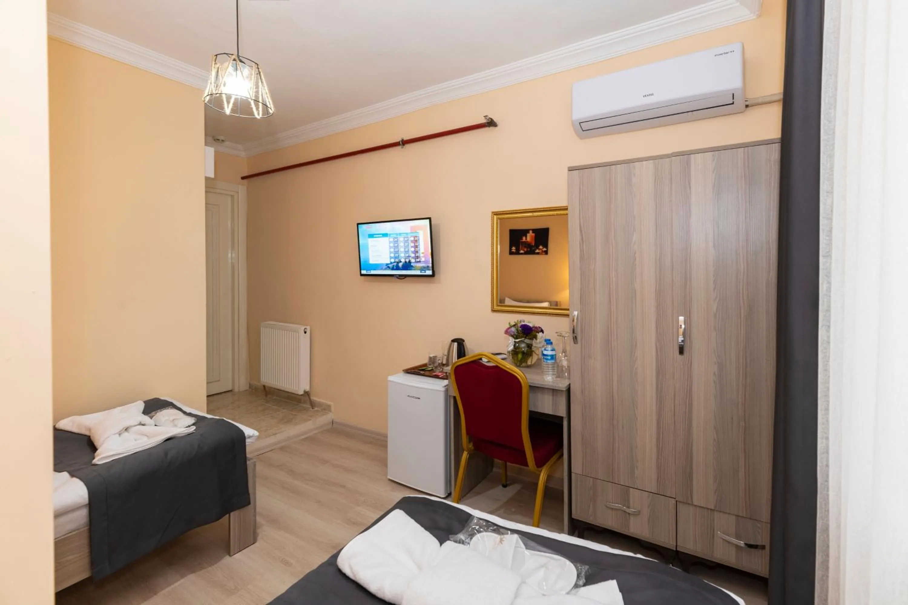 Bed in Golden Flower Pansiyon