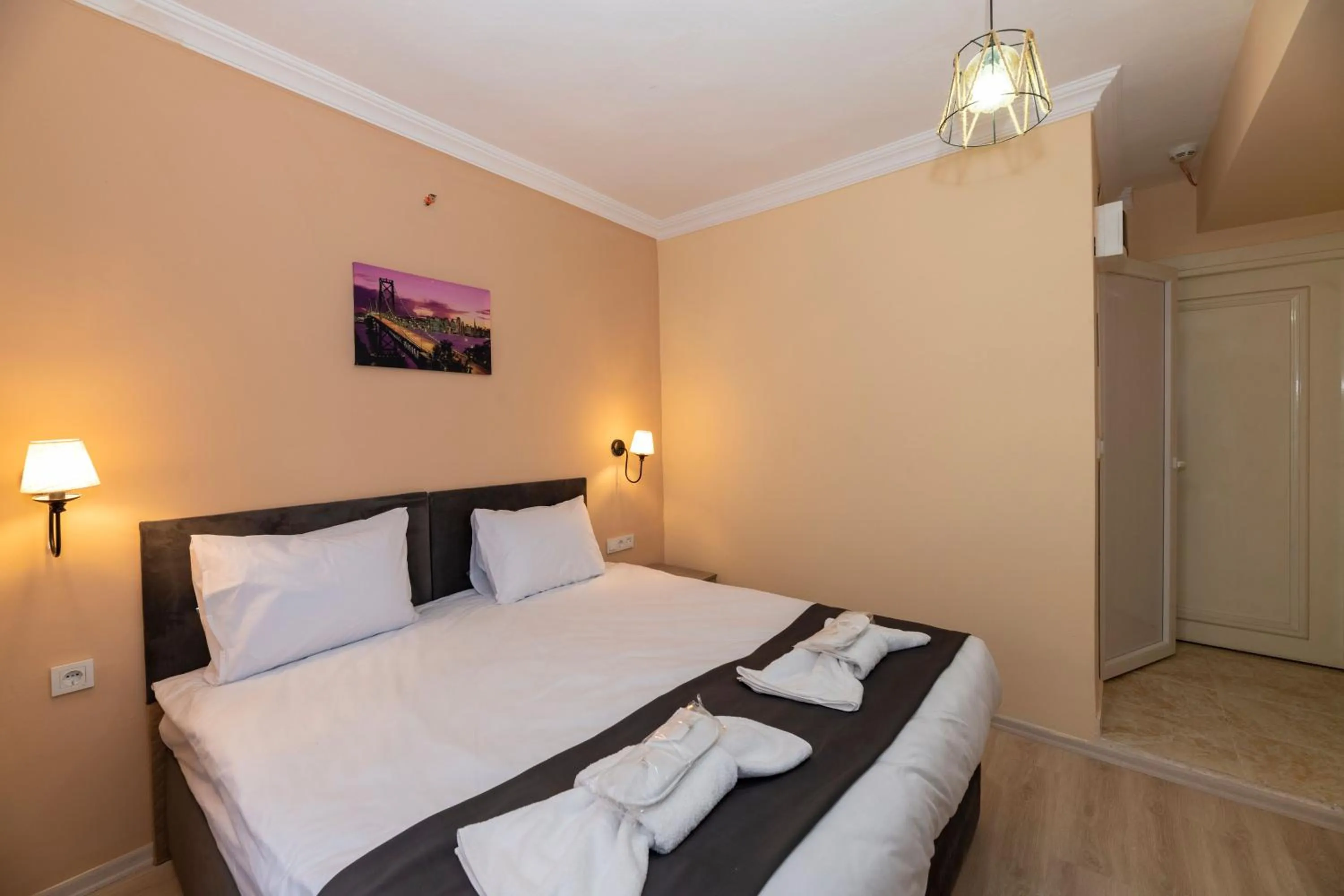 Bed in Golden Flower Pansiyon