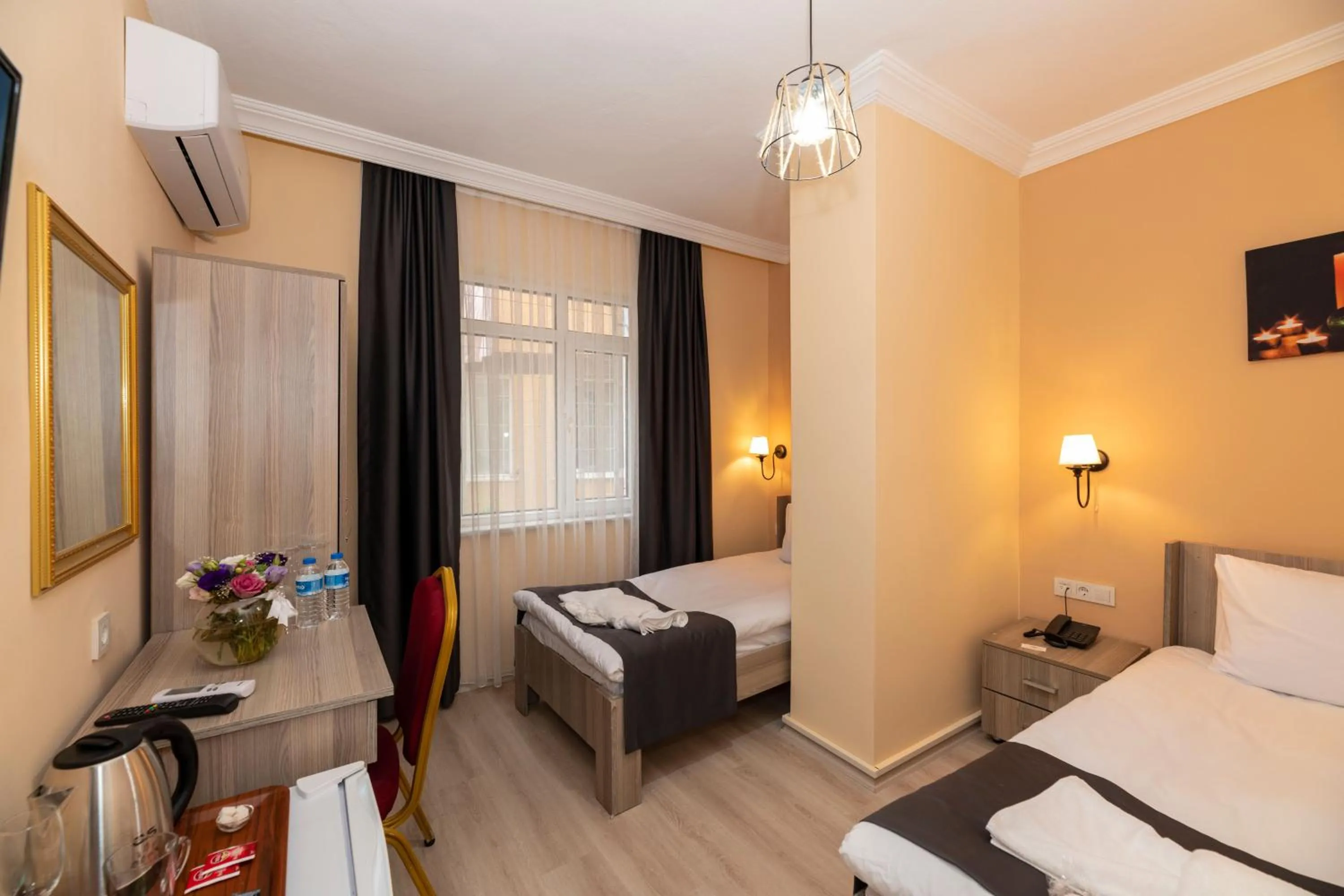 Bed in Golden Flower Pansiyon