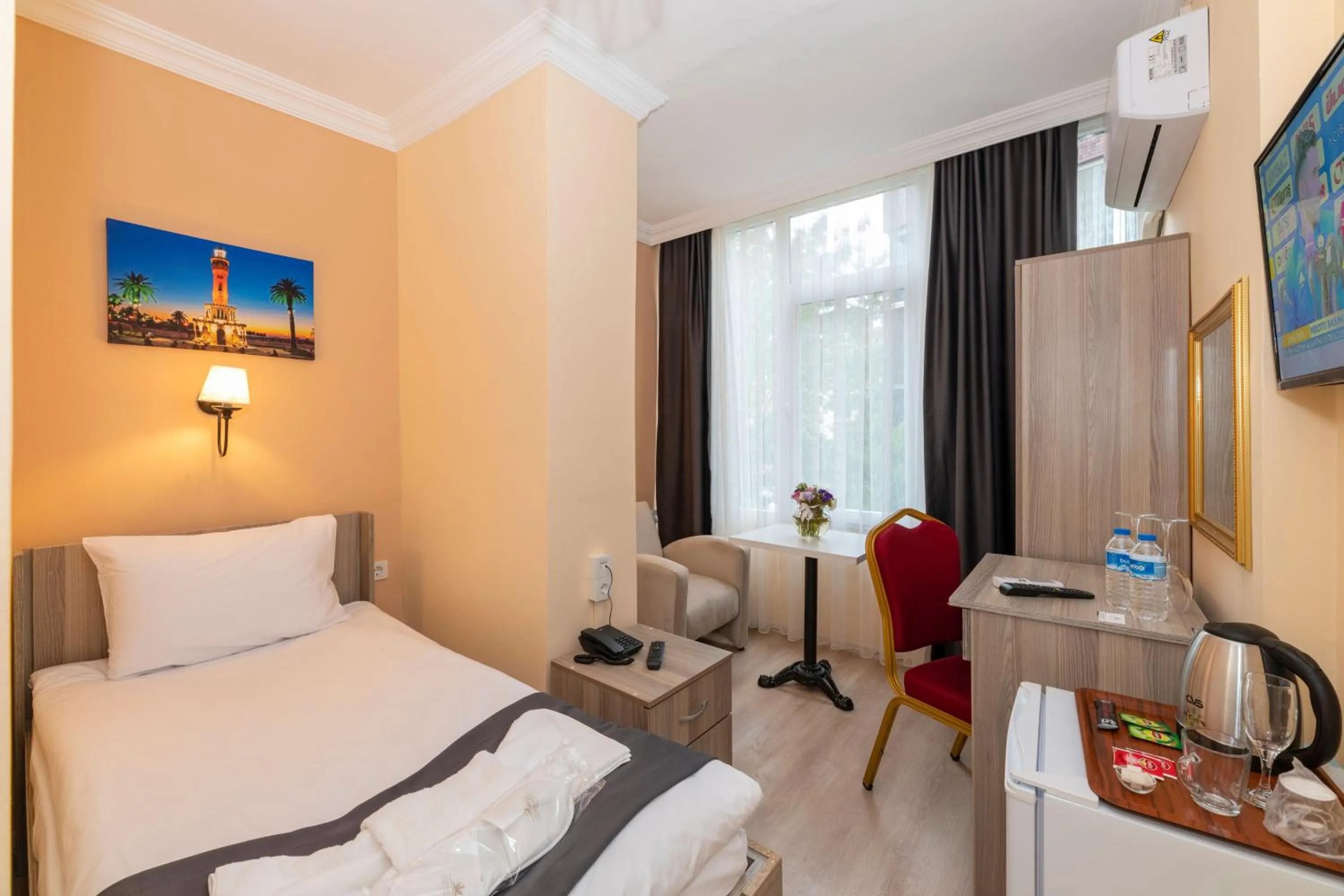 Bed in Golden Flower Pansiyon