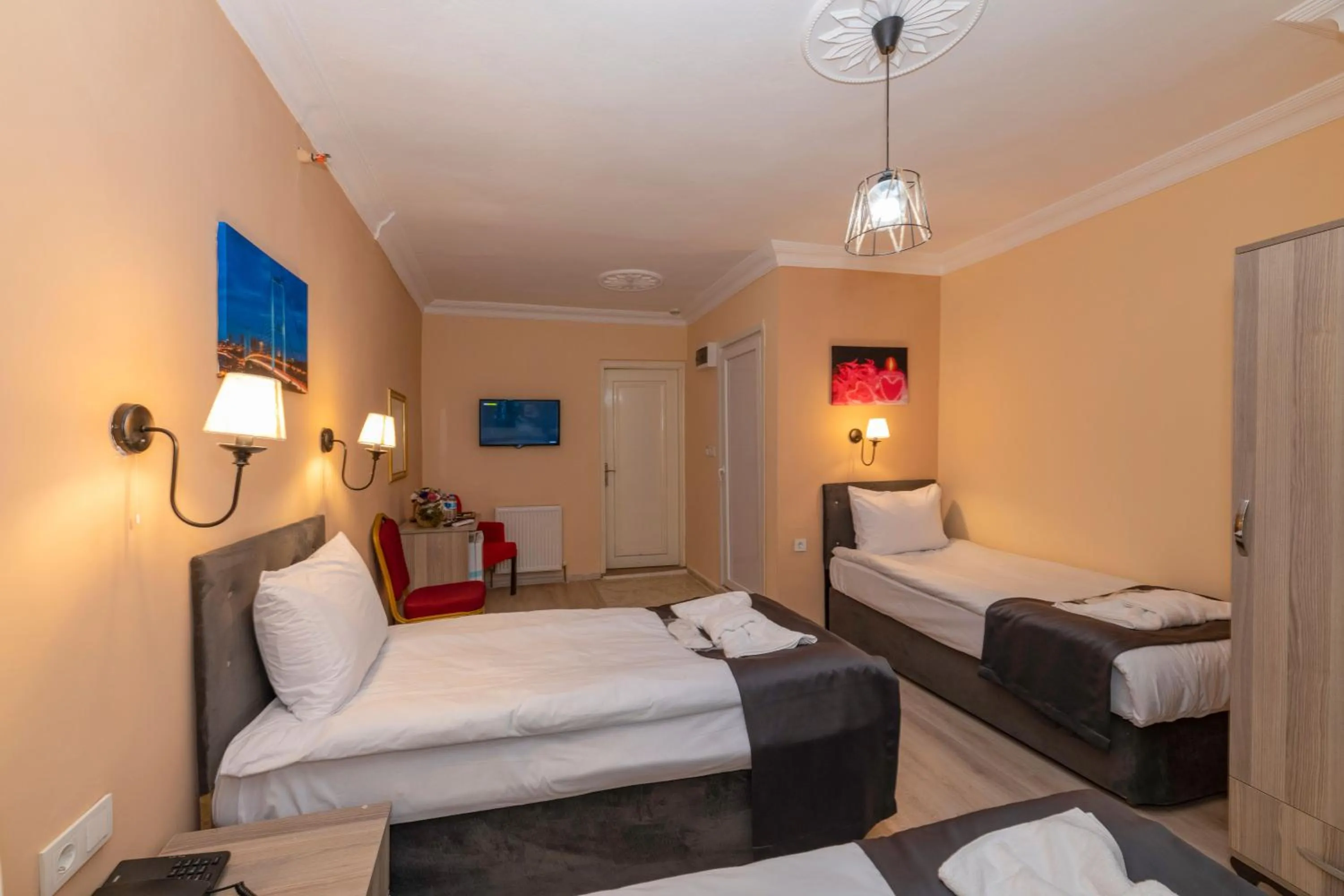 Bed in Golden Flower Pansiyon