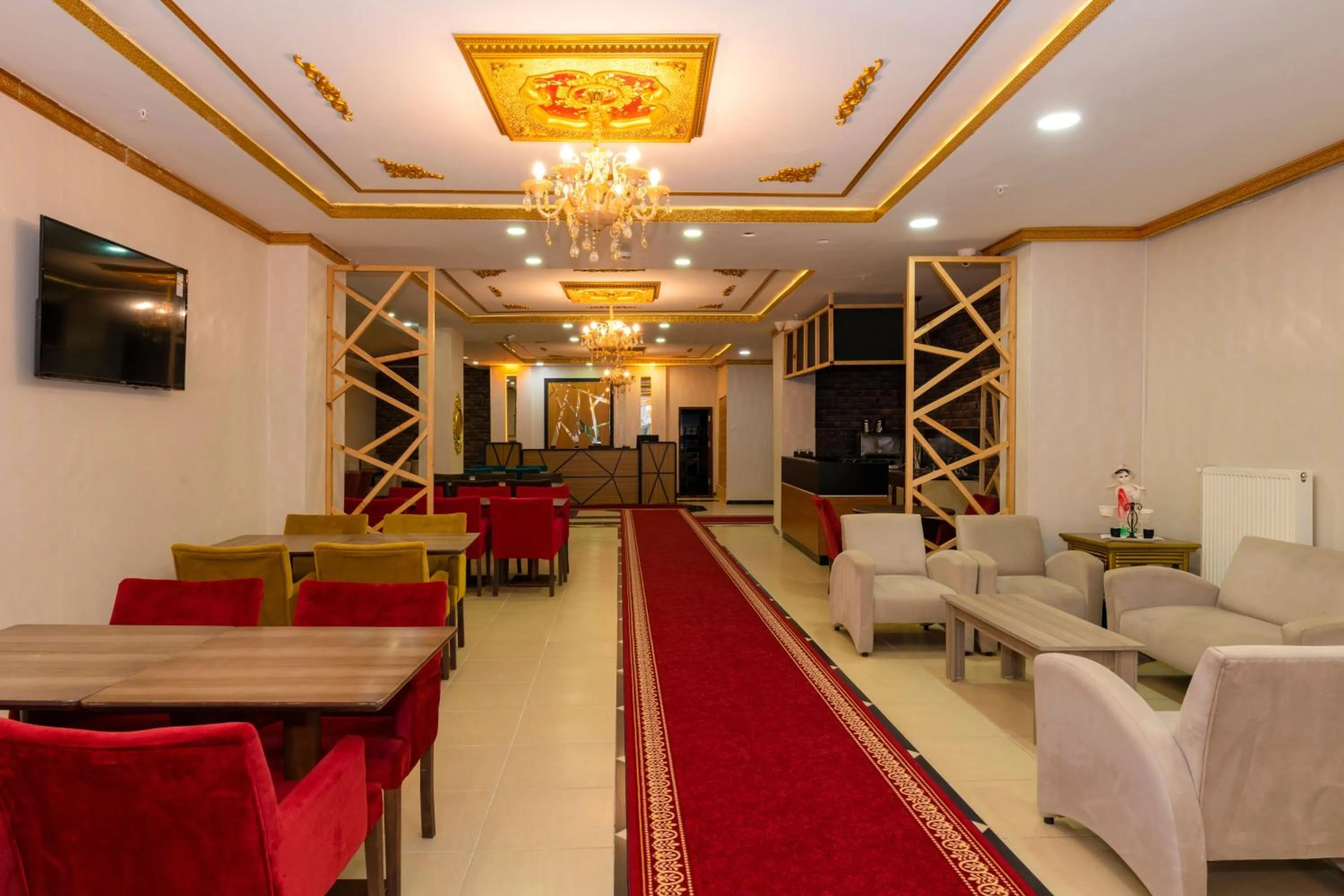 Communal lounge/ TV room in Golden Flower Pansiyon