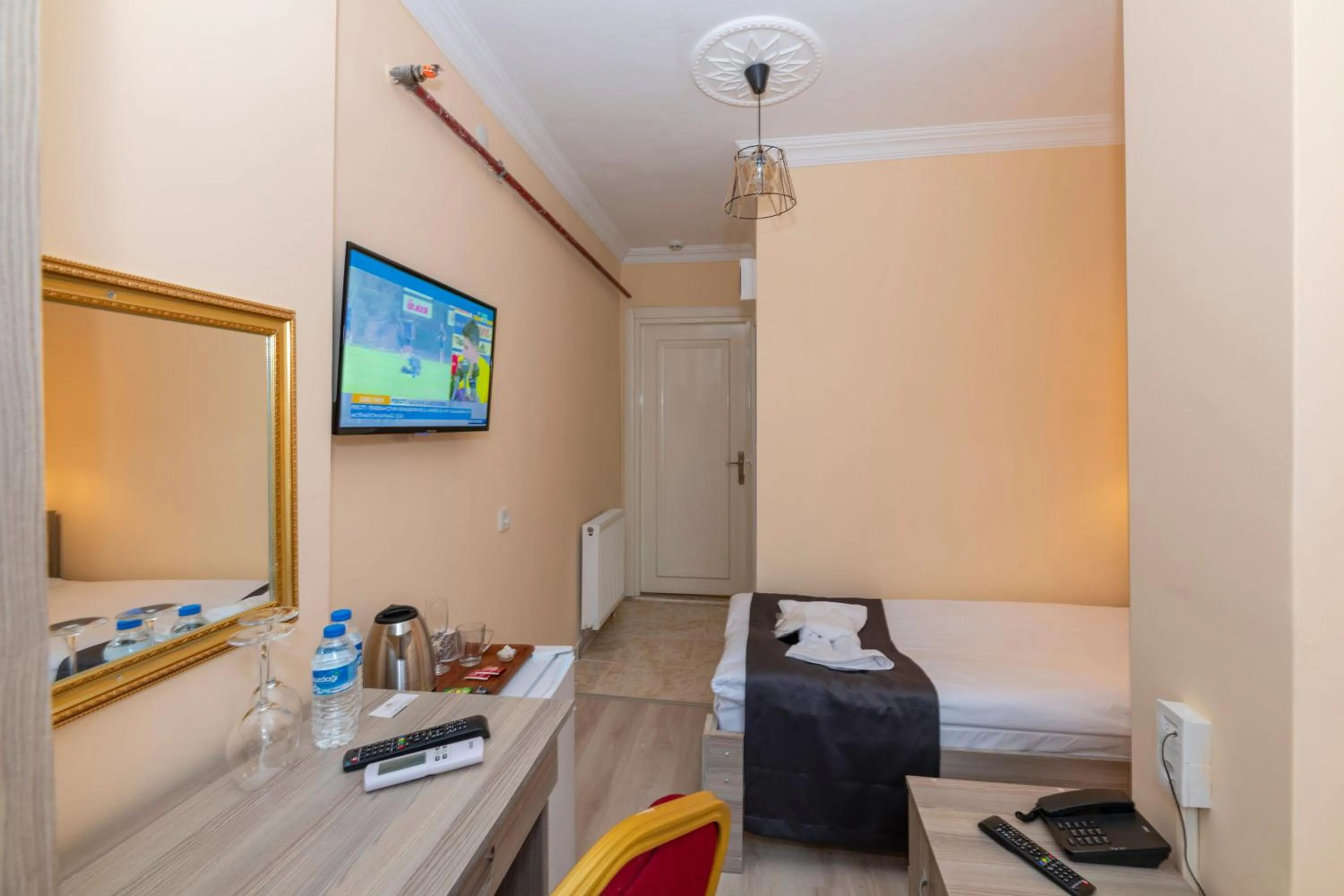 Bed in Golden Flower Pansiyon