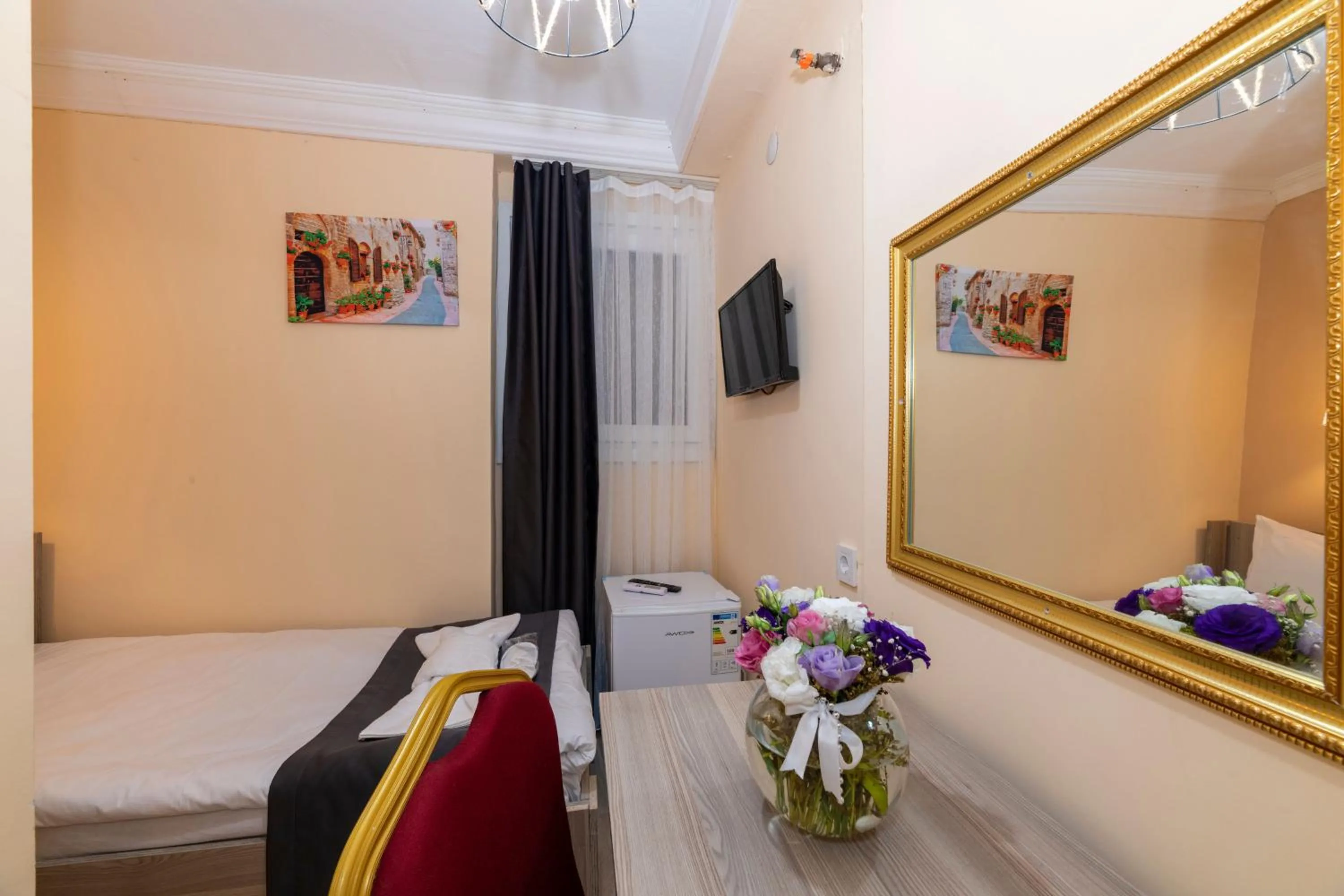 Bed in Golden Flower Pansiyon