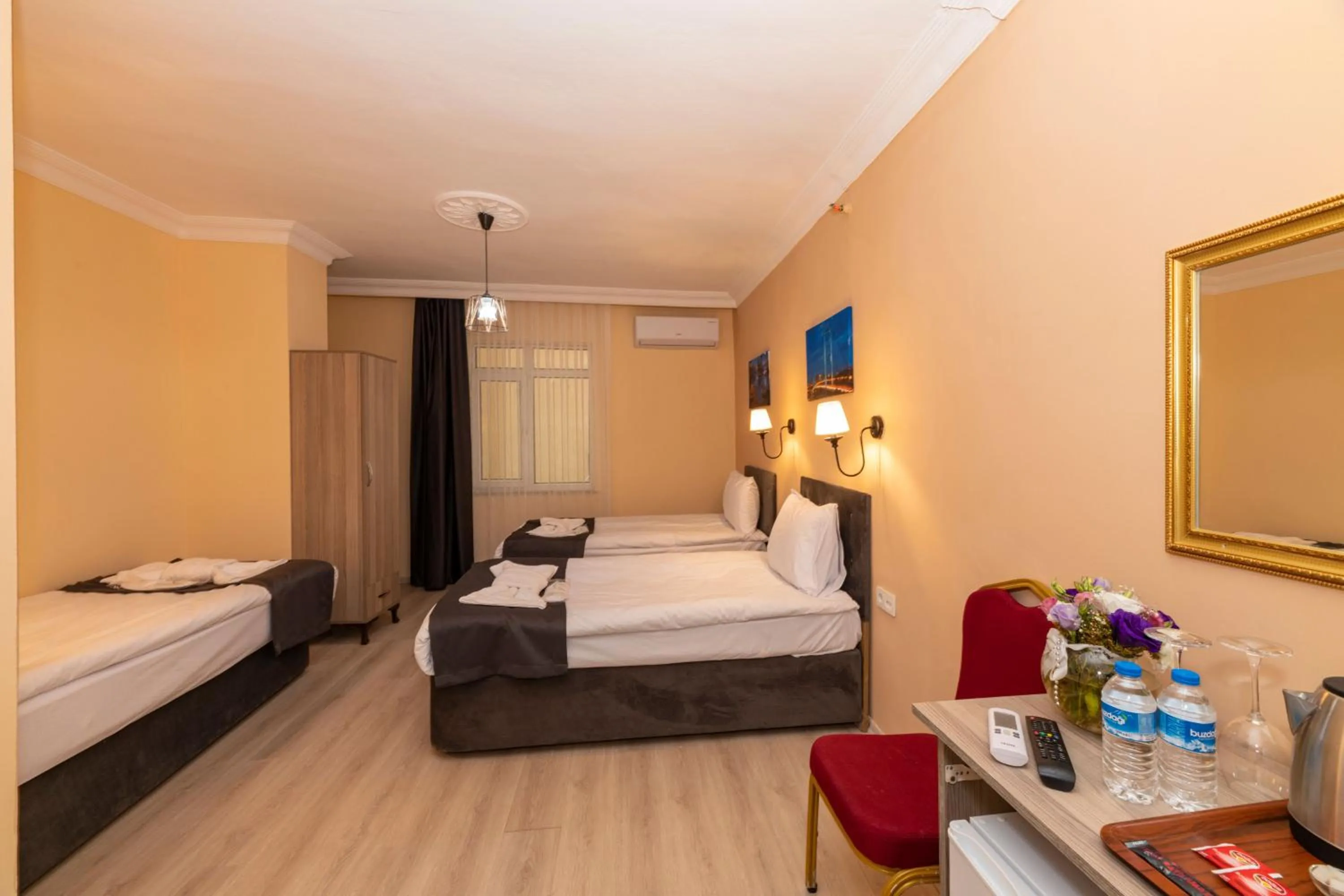 Bed in Golden Flower Pansiyon