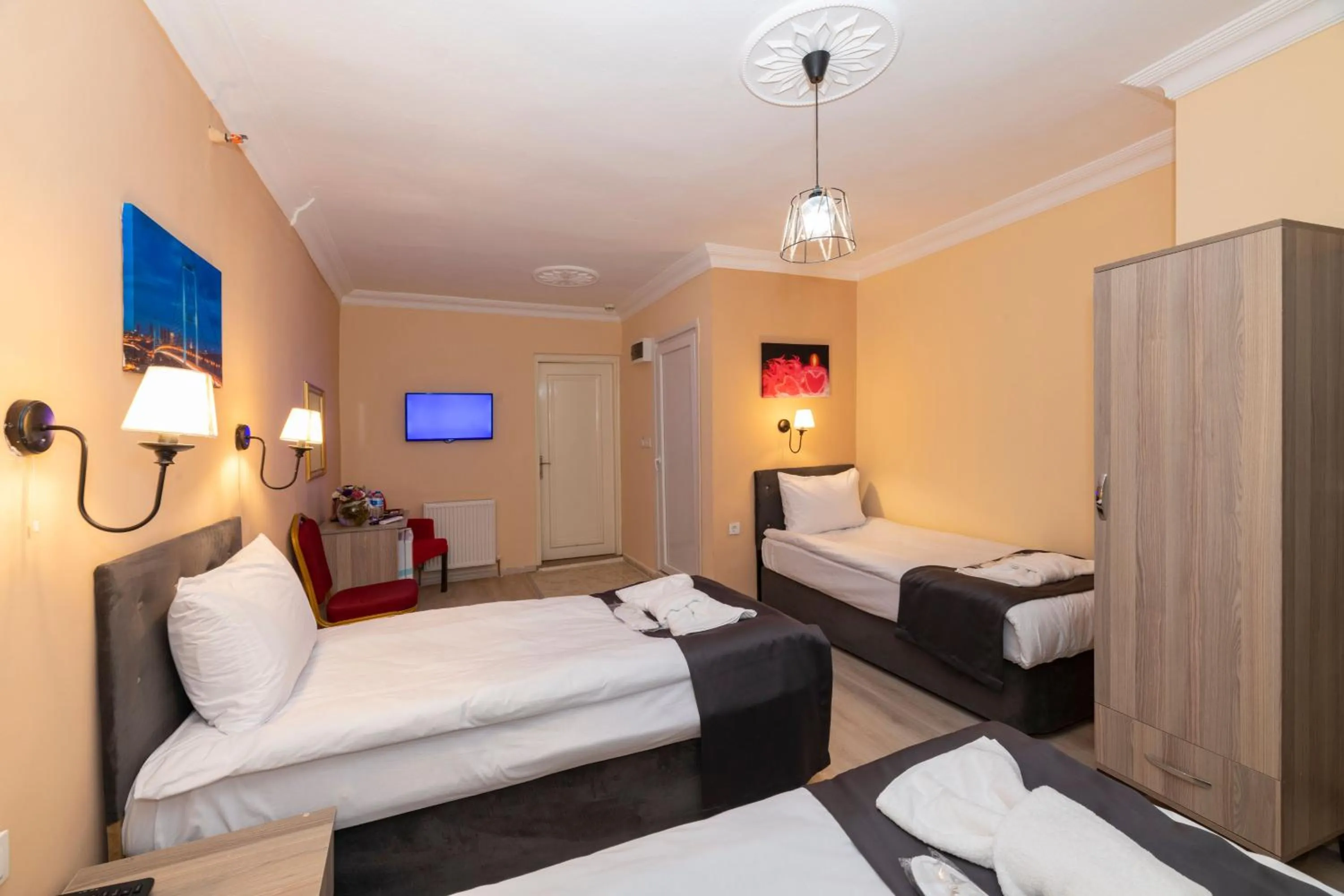 Bed in Golden Flower Pansiyon