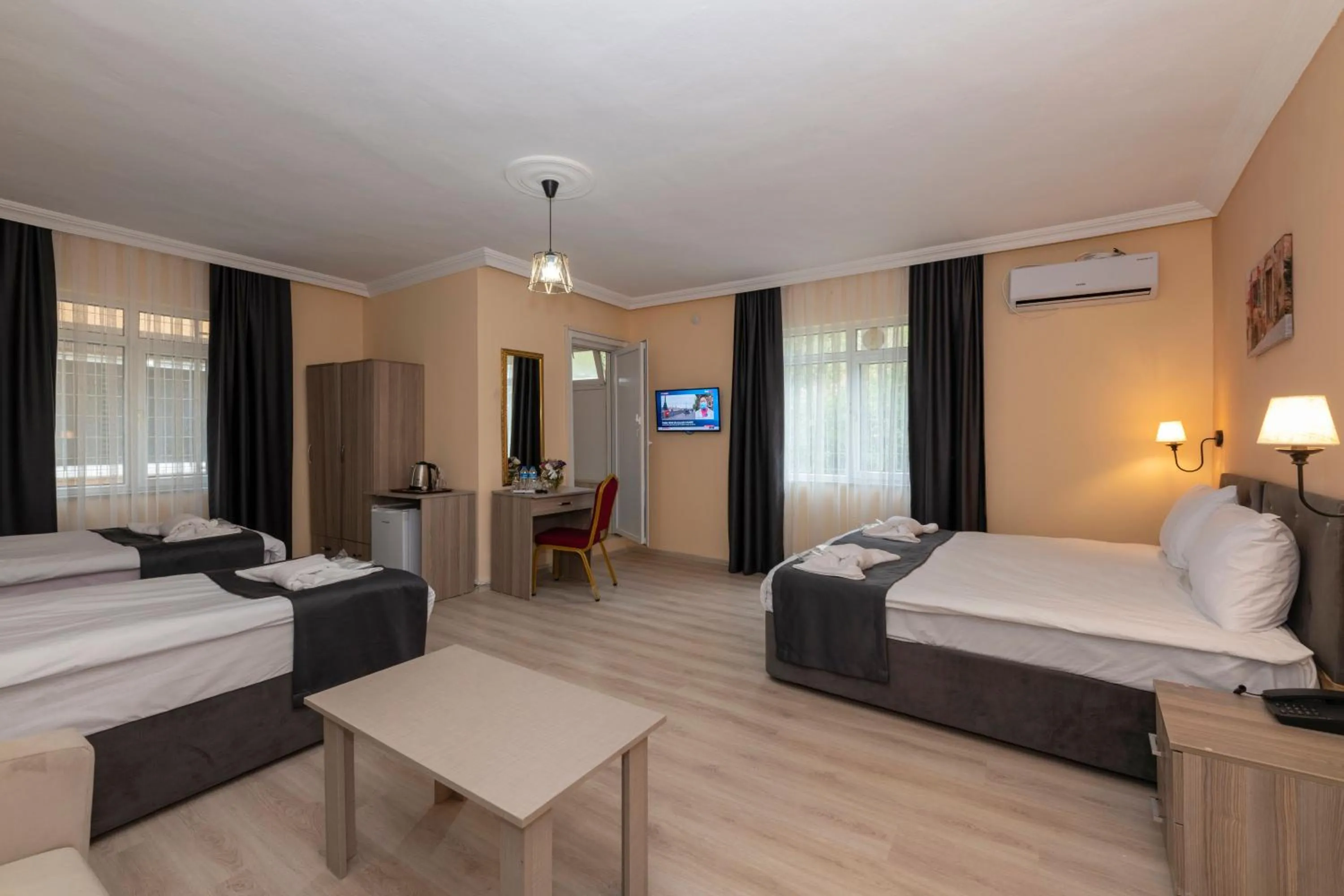 Bed in Golden Flower Pansiyon