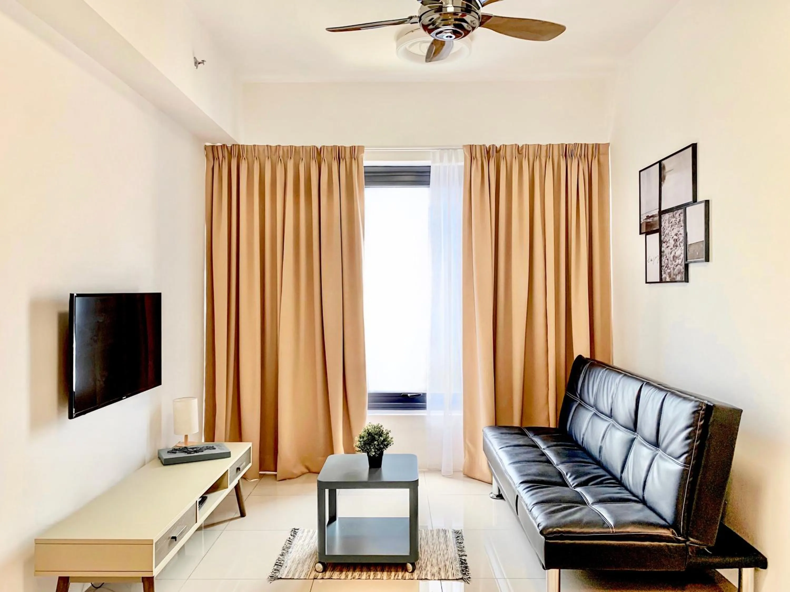 TV and multimedia in Georgetown Tropicana 218 Apartment