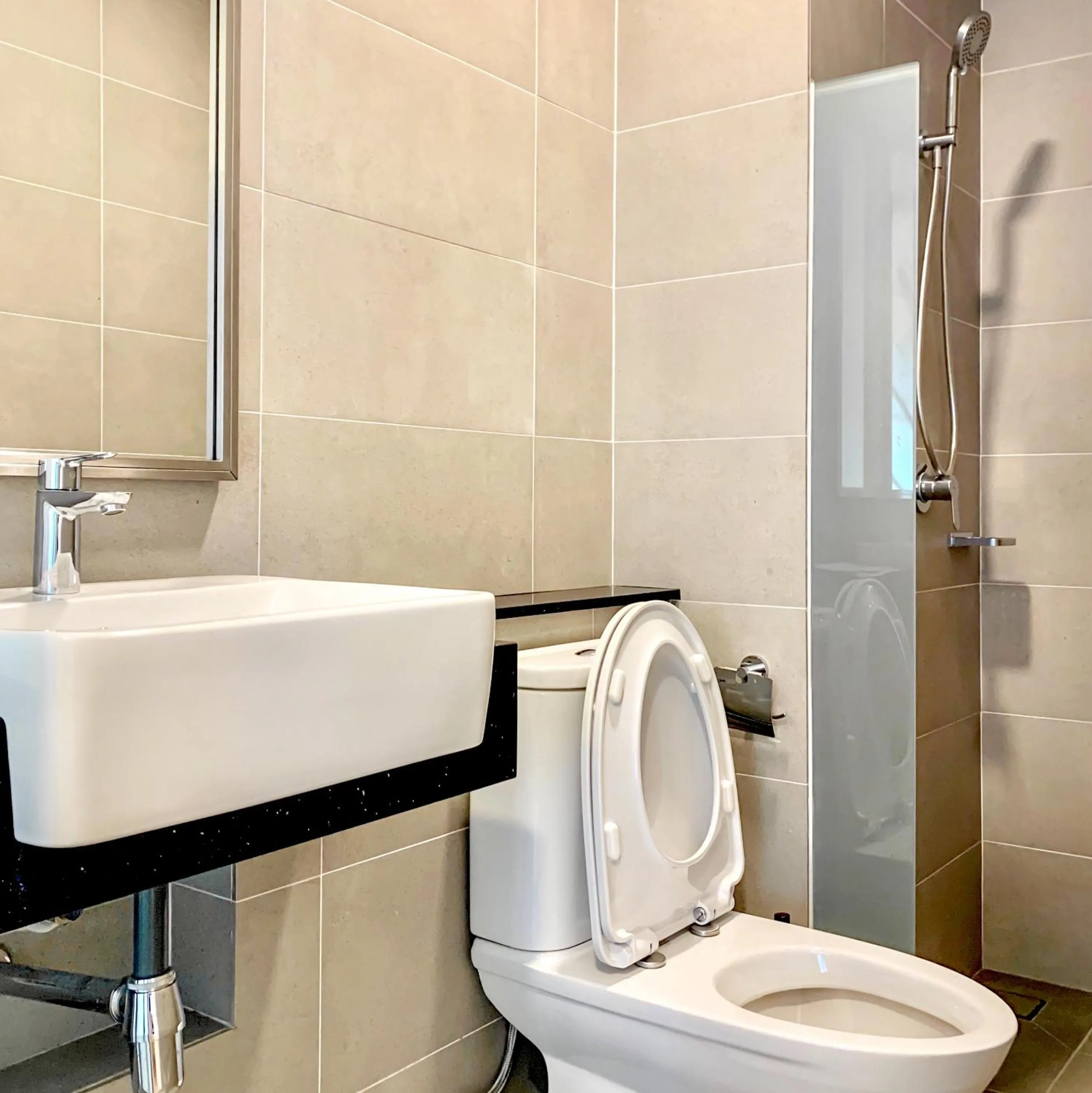 Shower in Georgetown Tropicana 218 Apartment