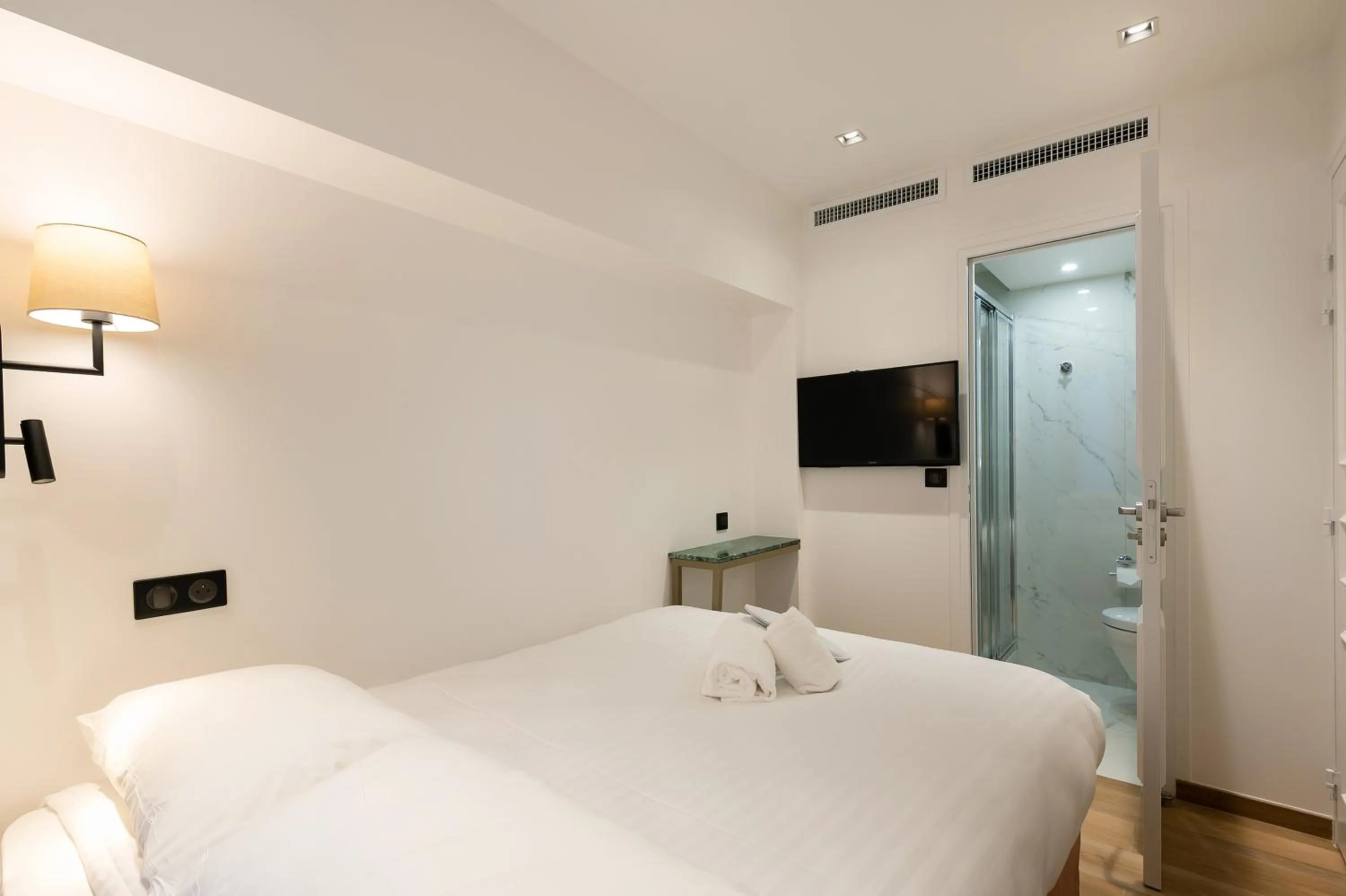 Bed in HOTEL AU COEUR DE REPUBLIQUE