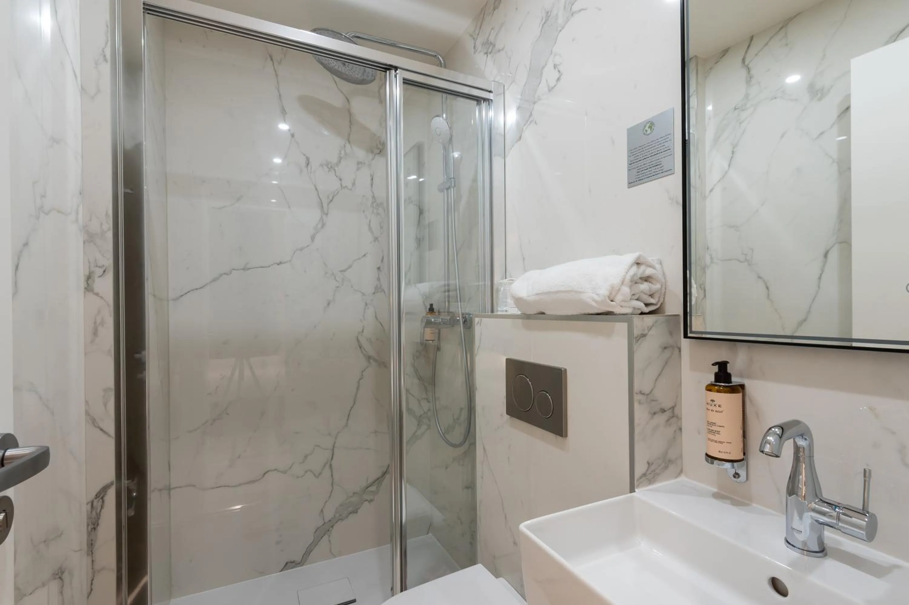 HOTEL AU COEUR DE REPUBLIQUE