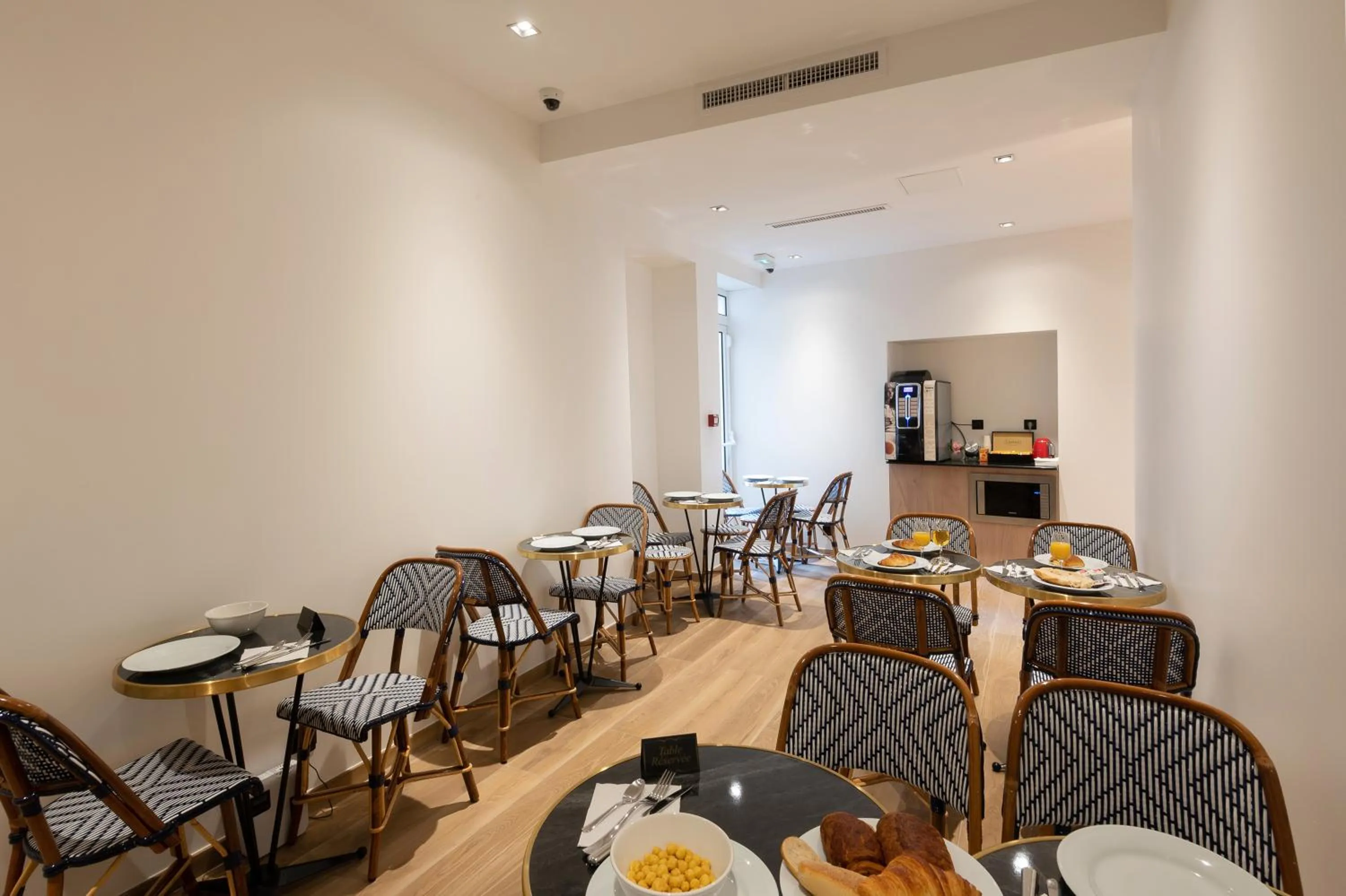 HOTEL AU COEUR DE REPUBLIQUE