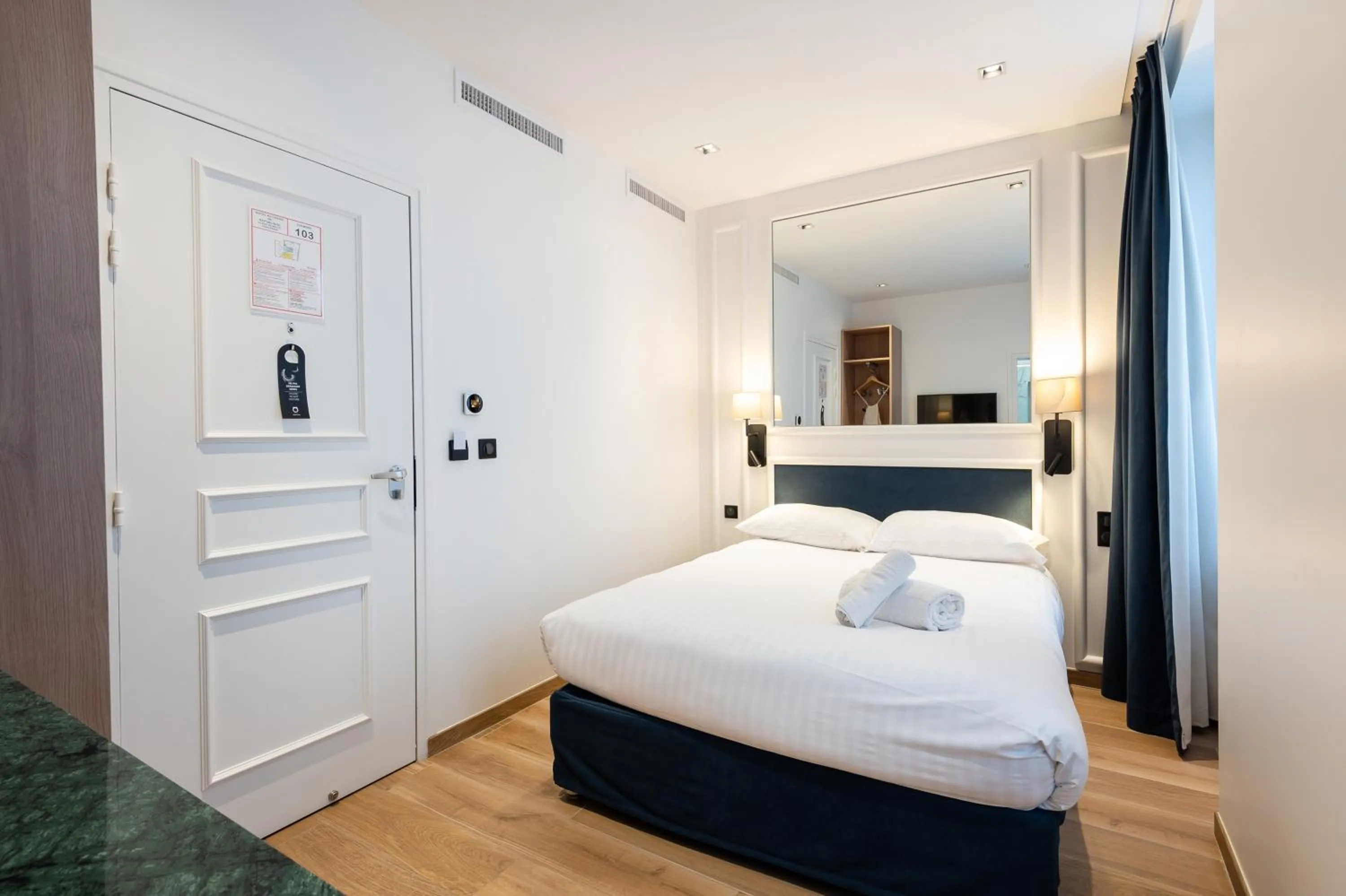 Bed in HOTEL AU COEUR DE REPUBLIQUE