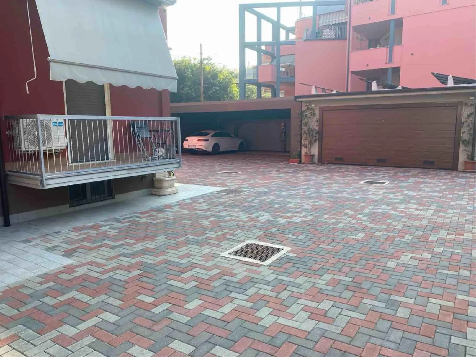 Property building in Altrentatre