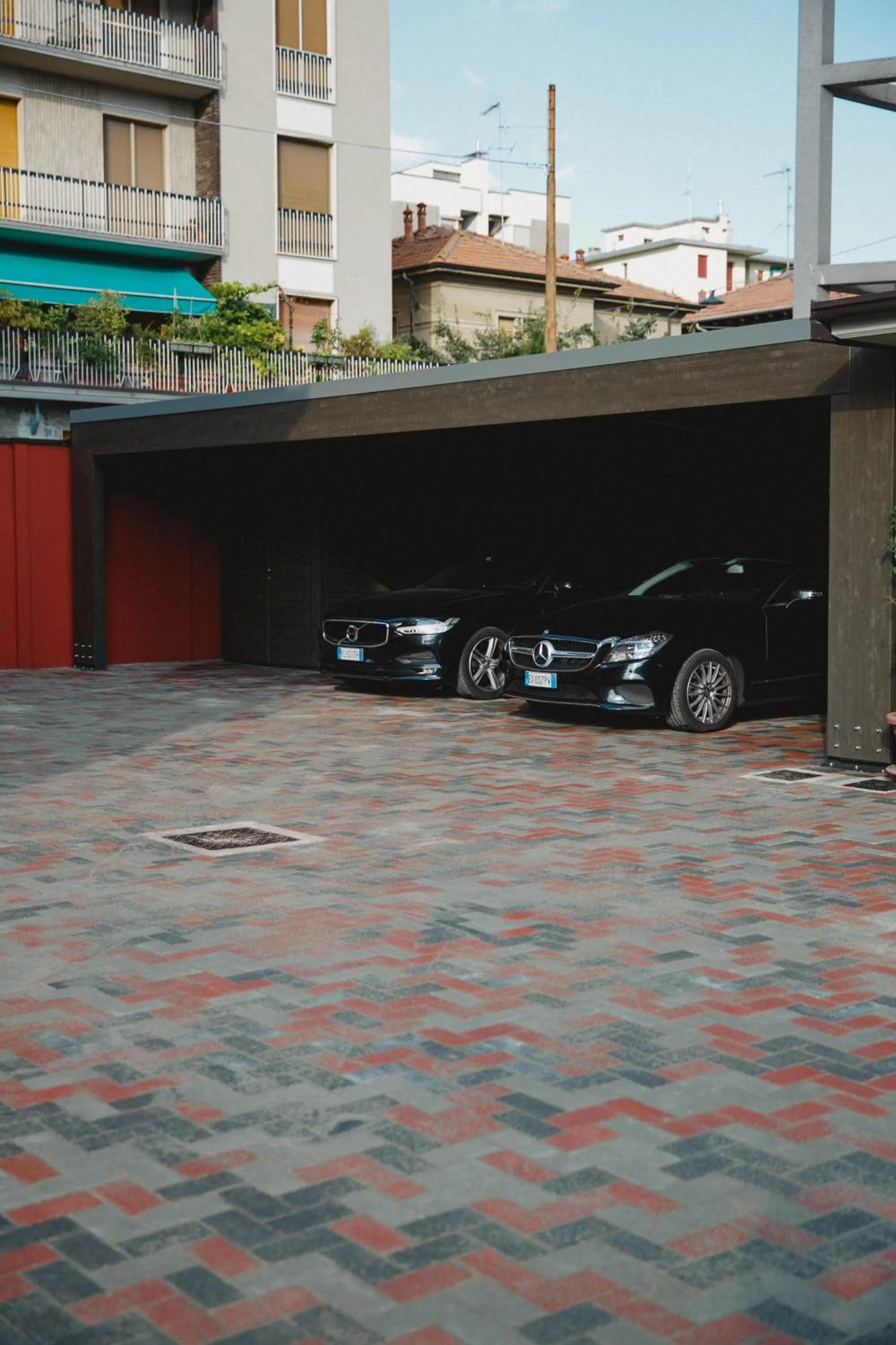 Property building in Altrentatre