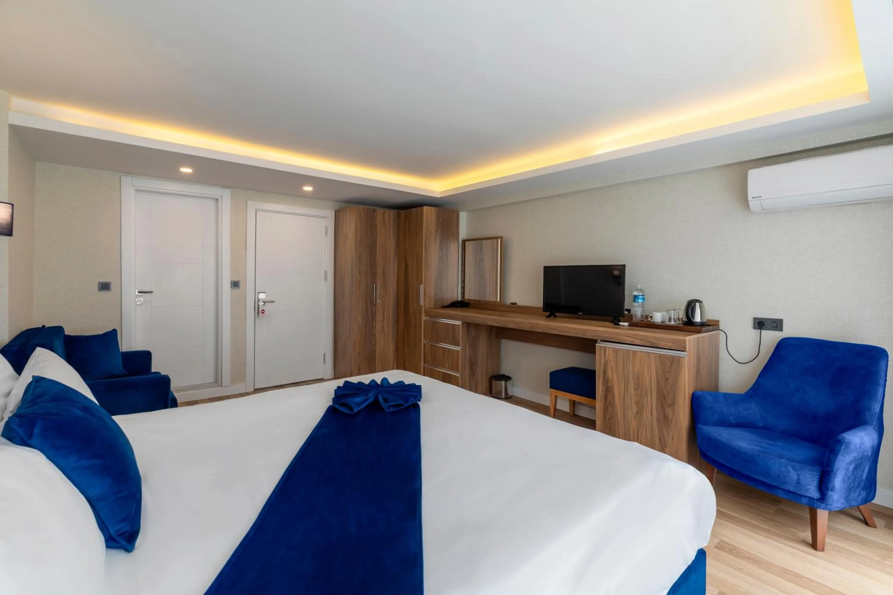 Photo of the whole room, Bed in Union Hotel Port