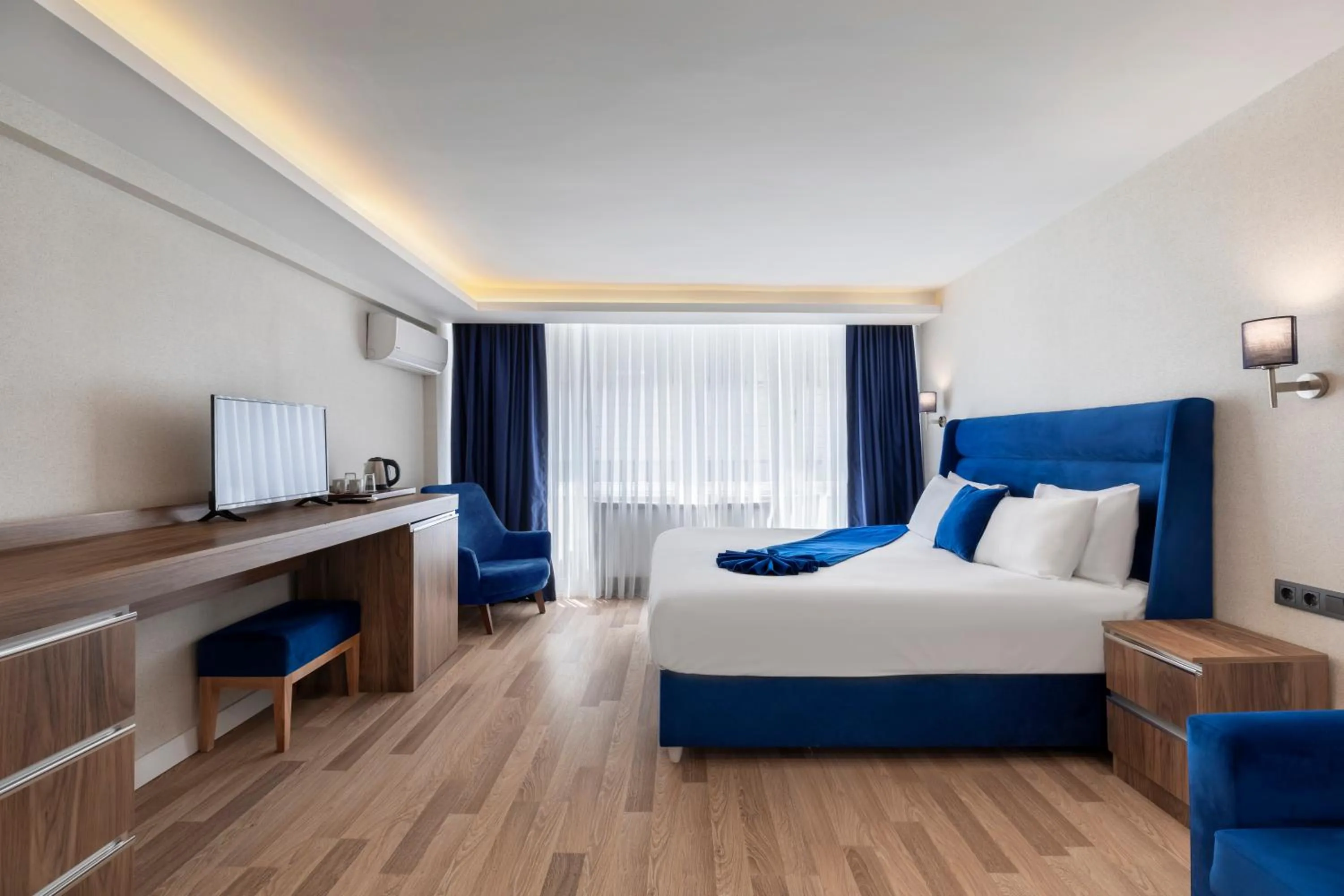 Photo of the whole room, Bed in Union Hotel Port