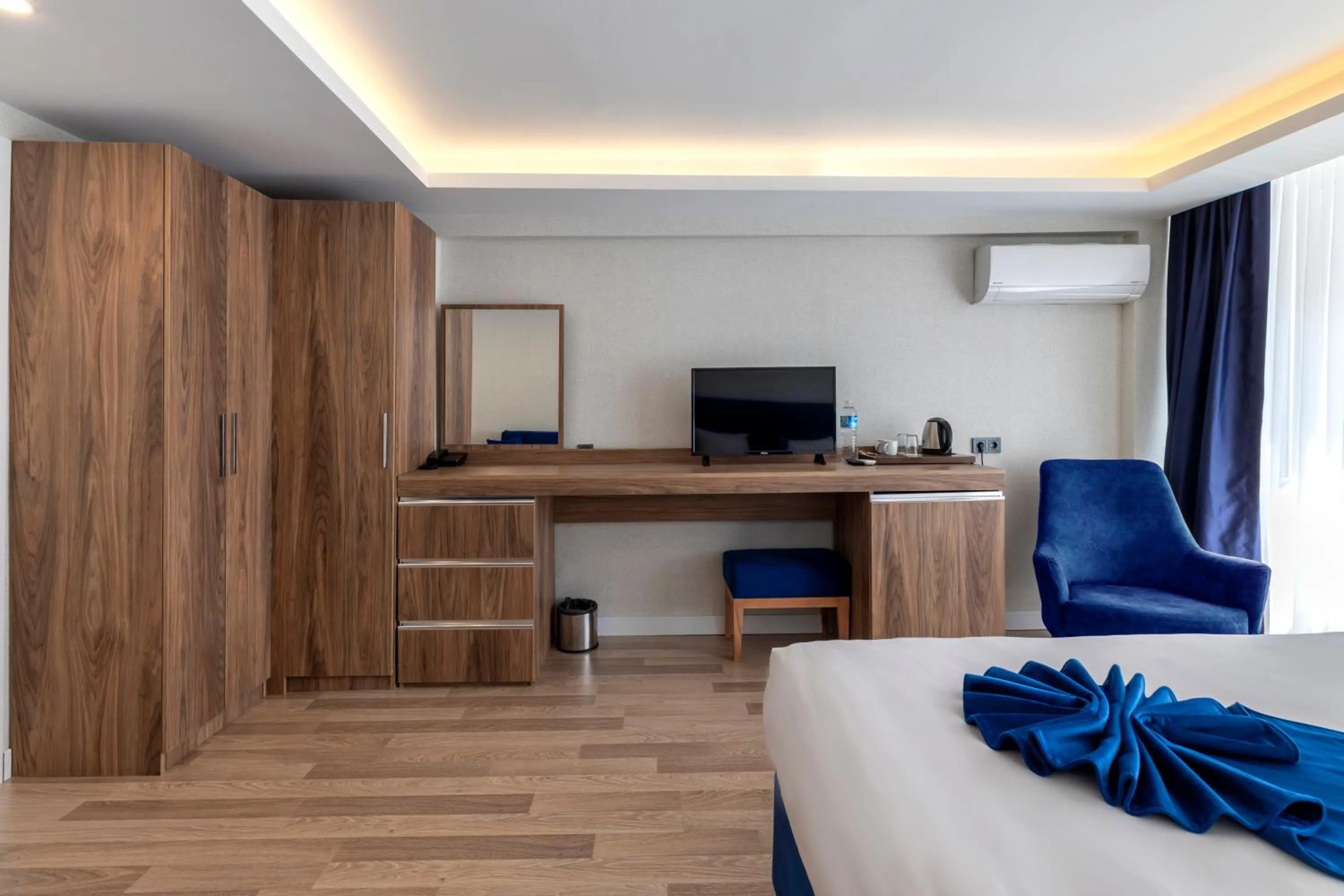 Photo of the whole room, Bed in Union Hotel Port