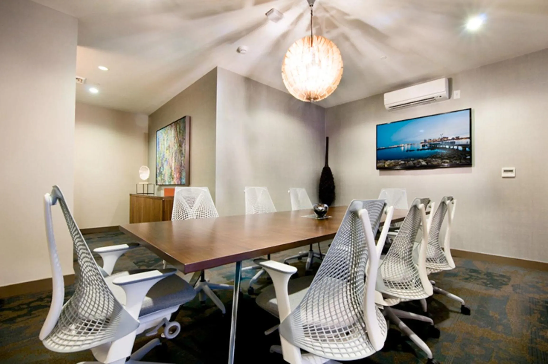 Meeting/conference room in Global Luxury Suites East Boston