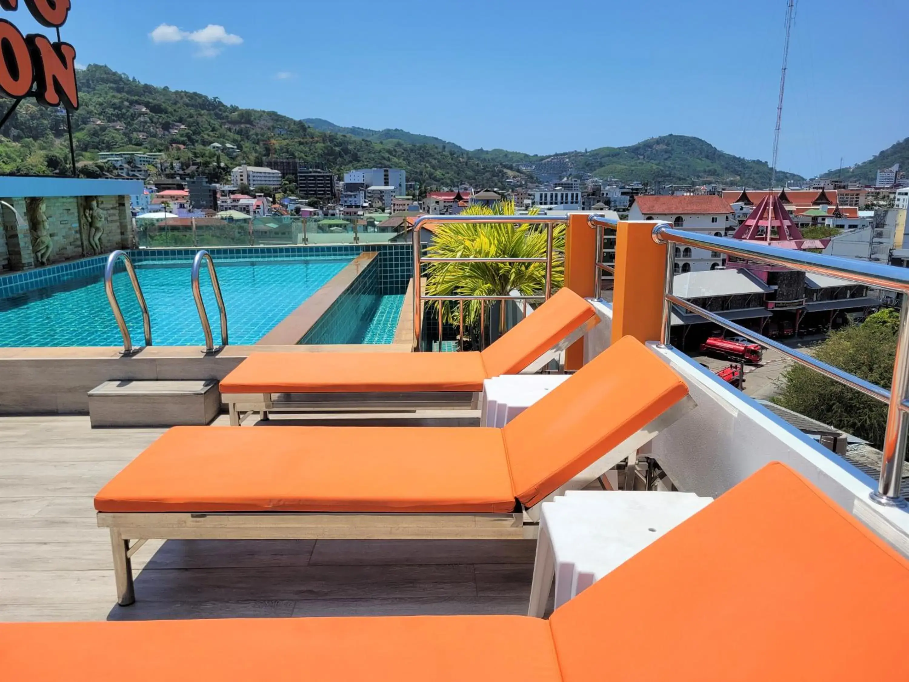 Swimming pool in Patong Mansion - SHA Certified Swimming pool in Patong Mansion - SHA Certified